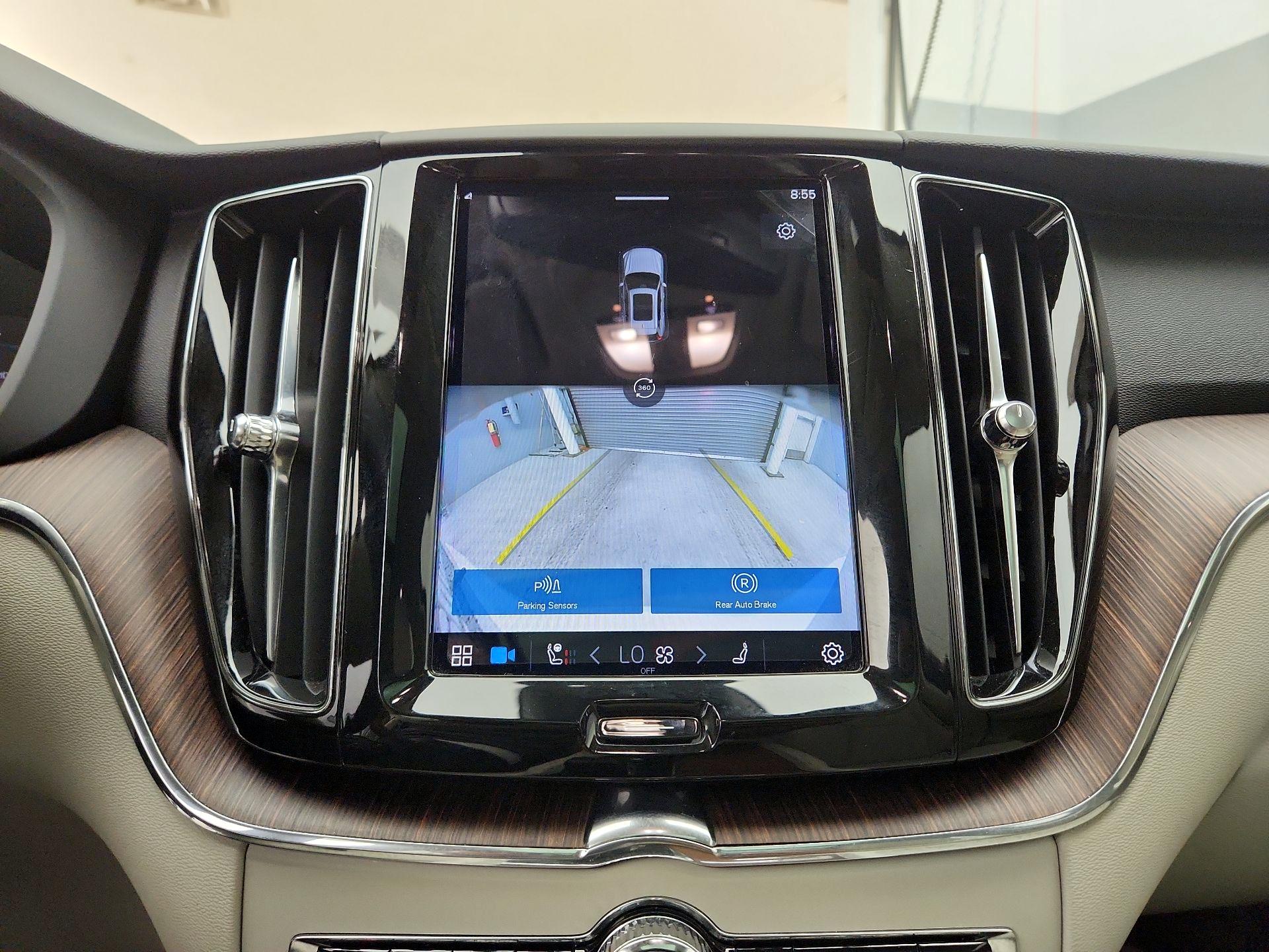 Thumbnail: 2022 Volvo XC60 - 14