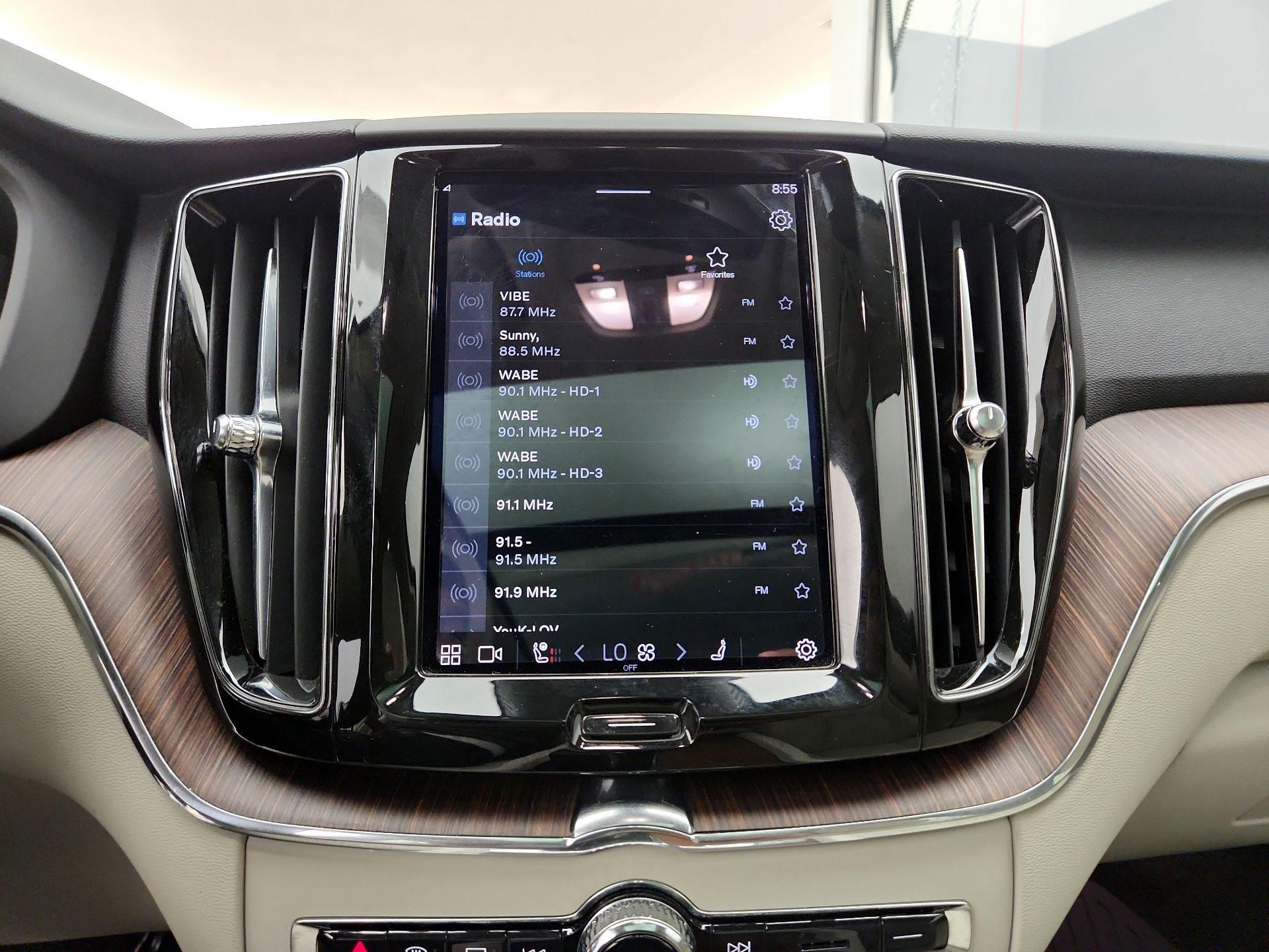 Thumbnail: 2022 Volvo XC60 - 15