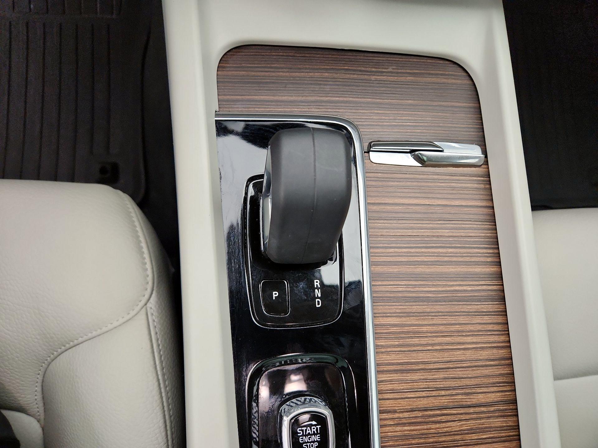 Thumbnail: 2022 Volvo XC60 - 17