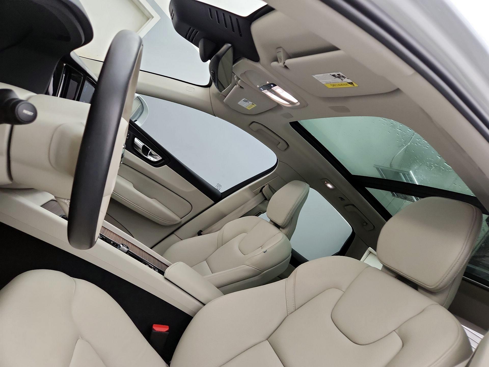 Thumbnail: 2022 Volvo XC60 - 19