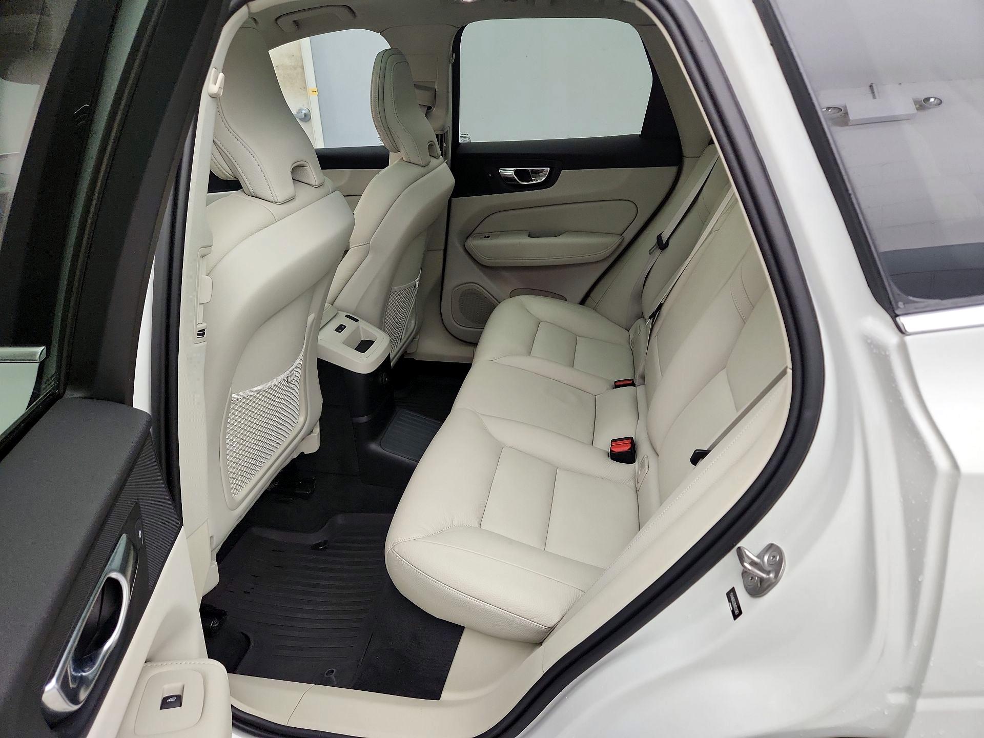 Thumbnail: 2022 Volvo XC60 - 20