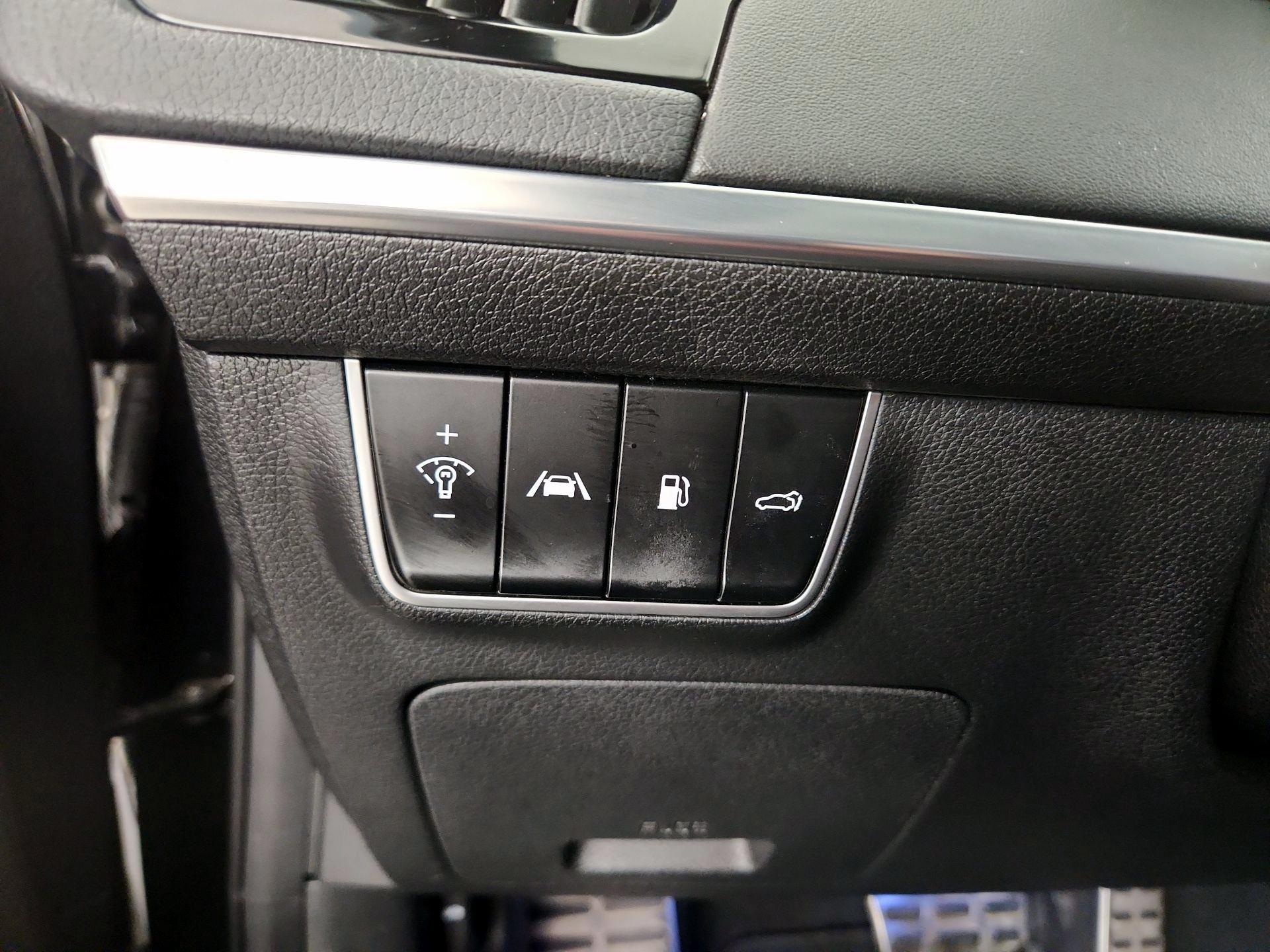 Thumbnail: 2022 Kia Stinger - 13