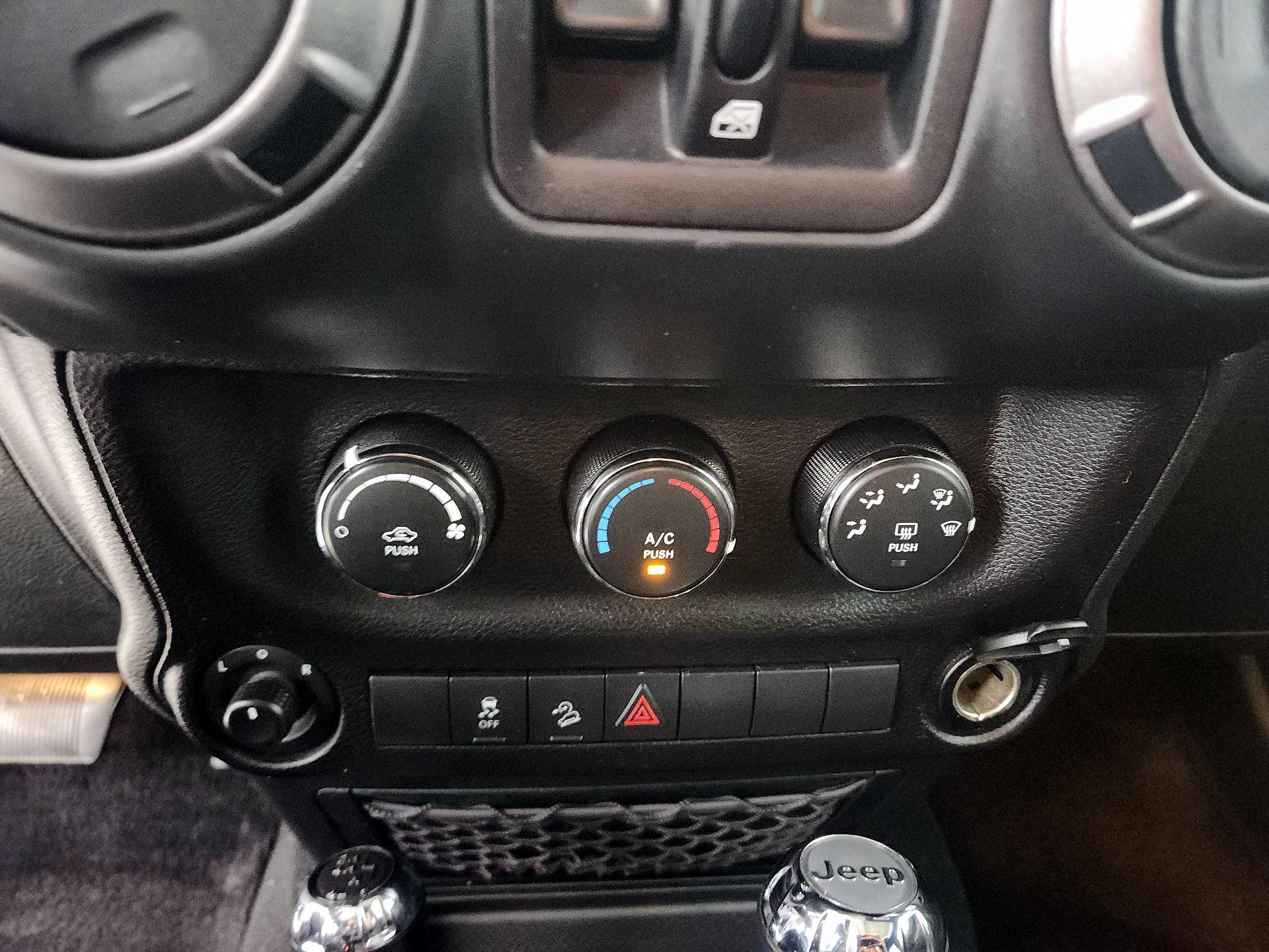 Thumbnail: 2018 Jeep Wrangler - 14