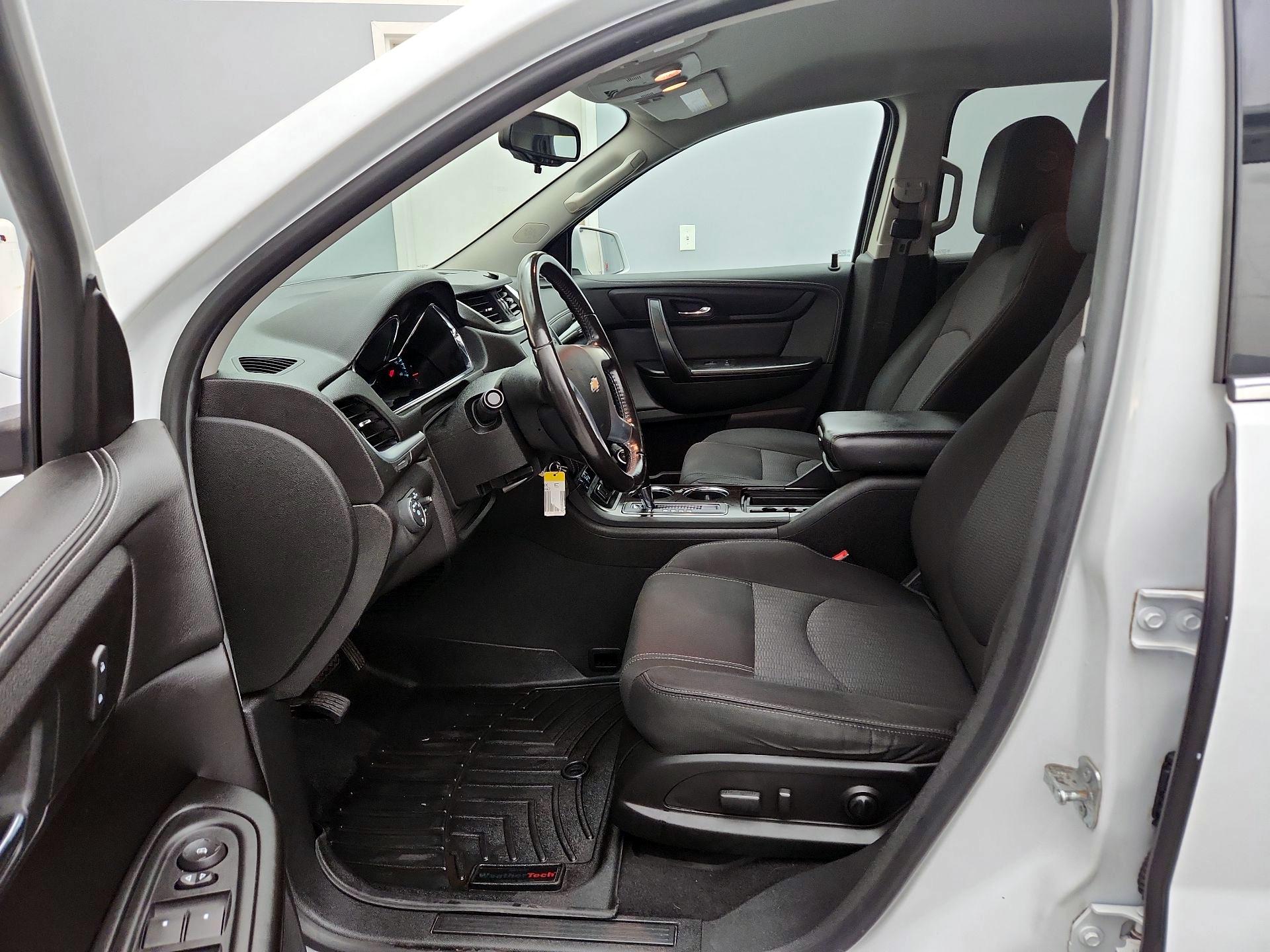 Thumbnail: 2017 Chevrolet Traverse - 11