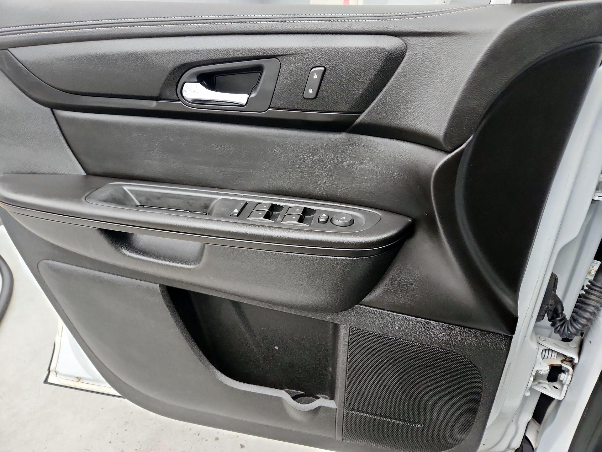 Thumbnail: 2017 Chevrolet Traverse - 12