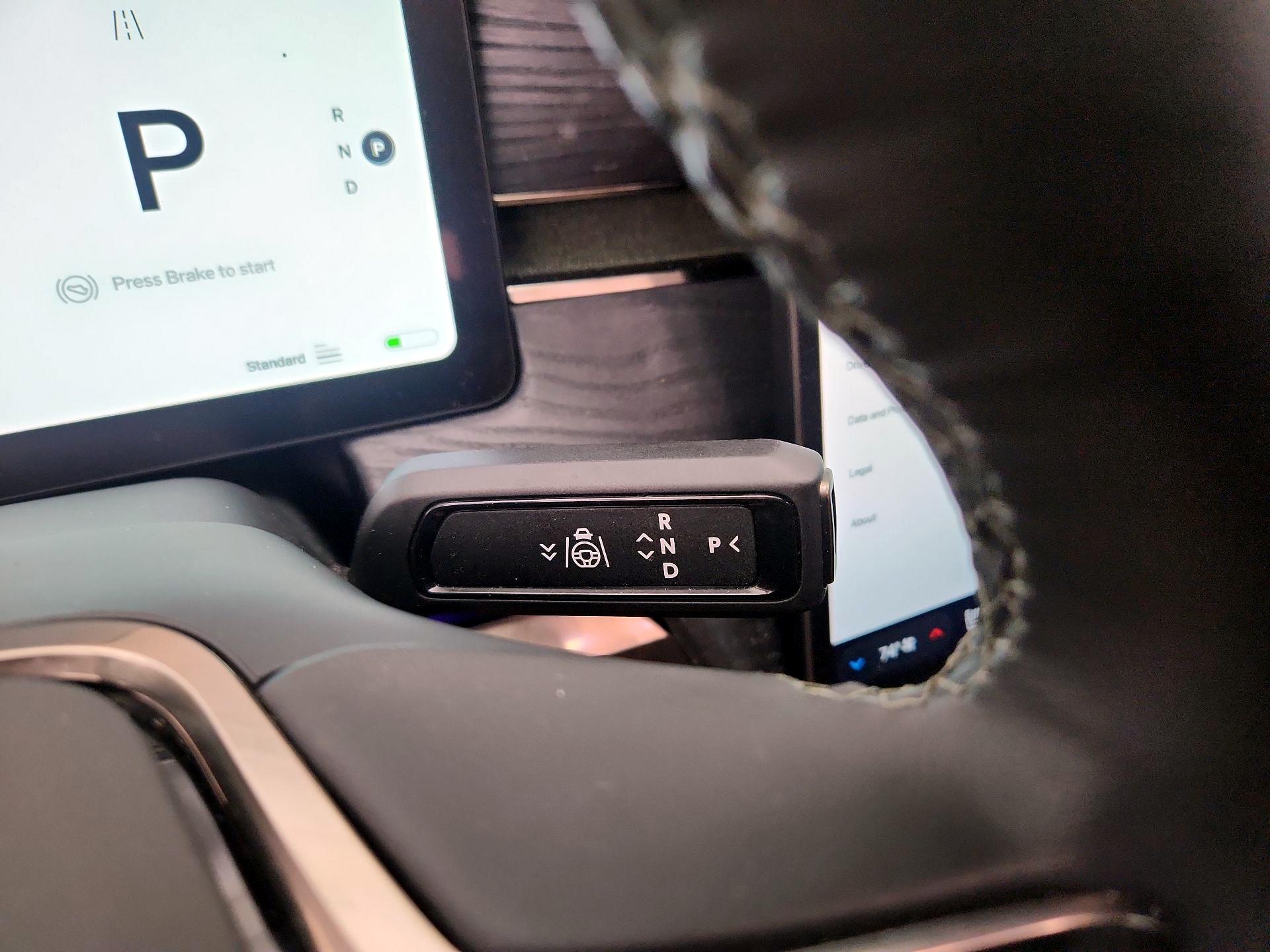 Thumbnail: 2024 Rivian R1S - 16