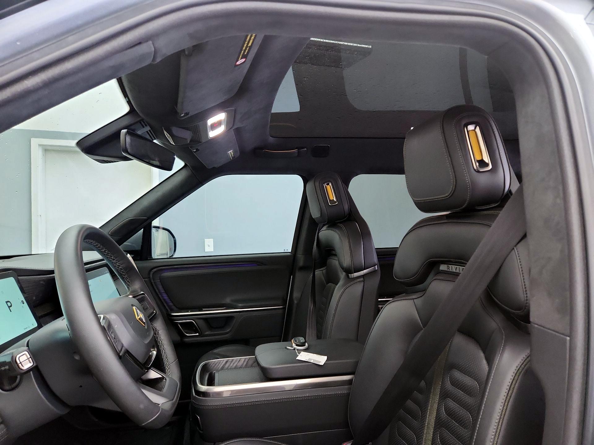 Thumbnail: 2024 Rivian R1S - 17