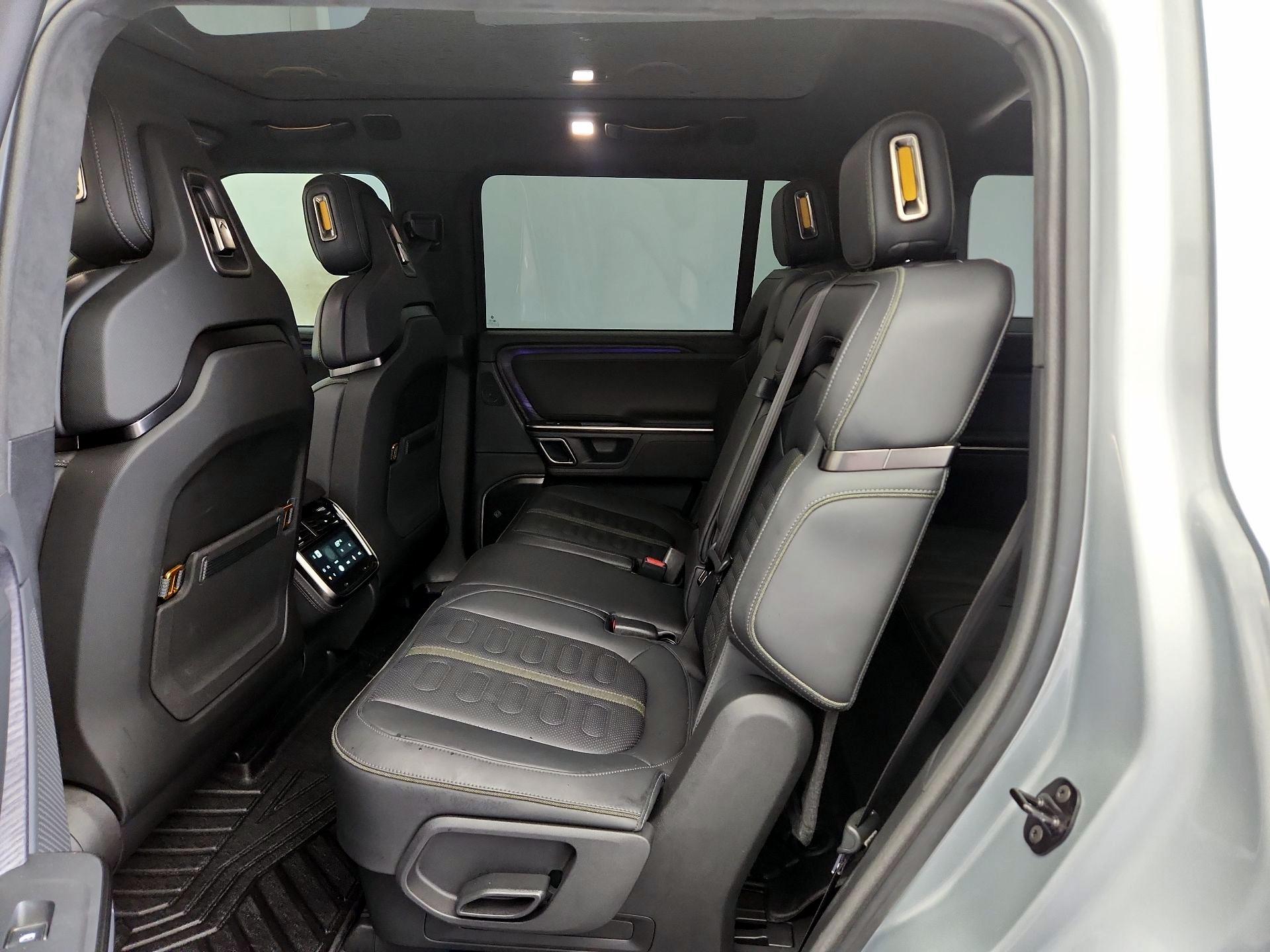 Thumbnail: 2024 Rivian R1S - 18