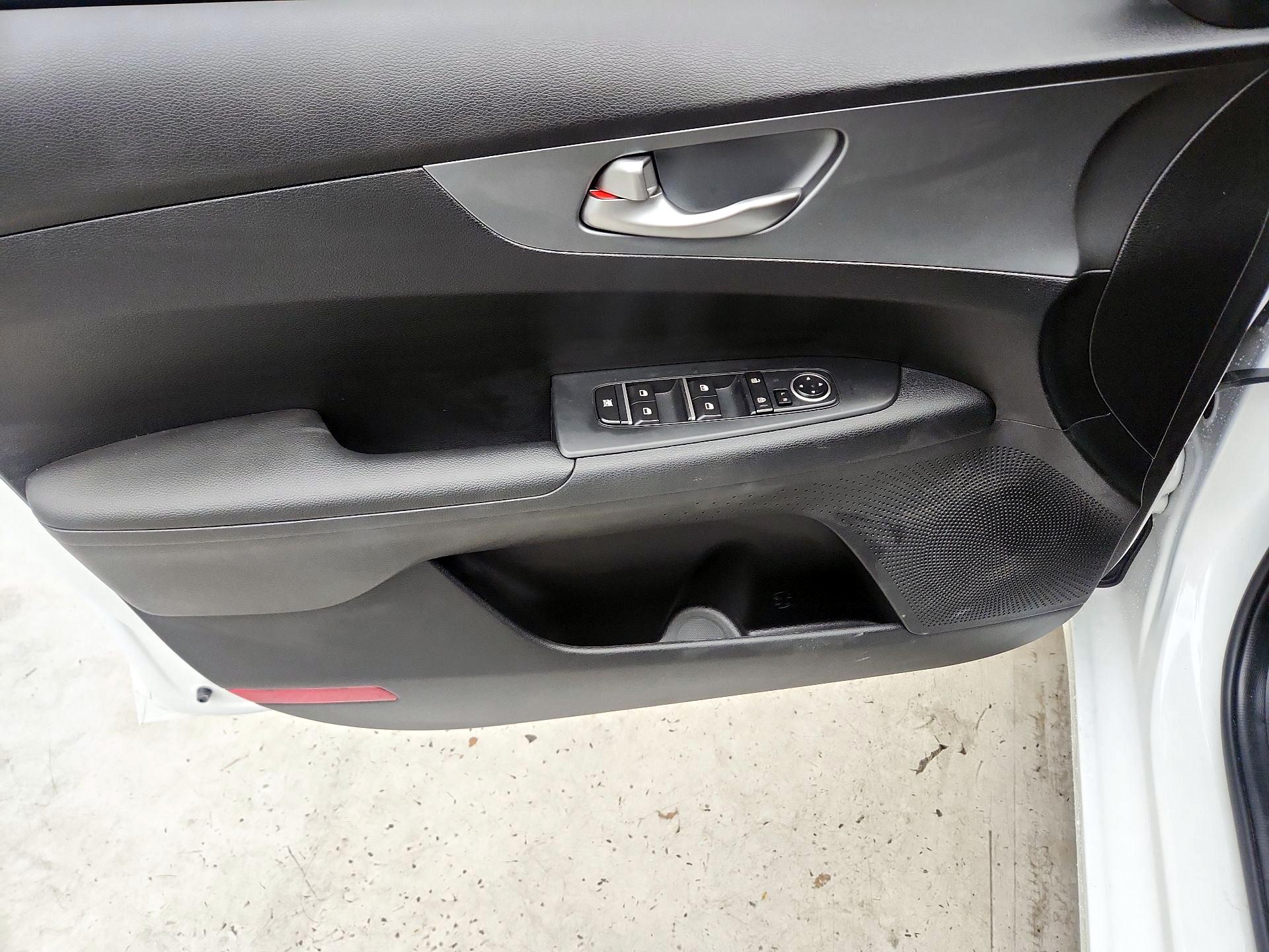 Thumbnail: 2021 Kia Forte - 12