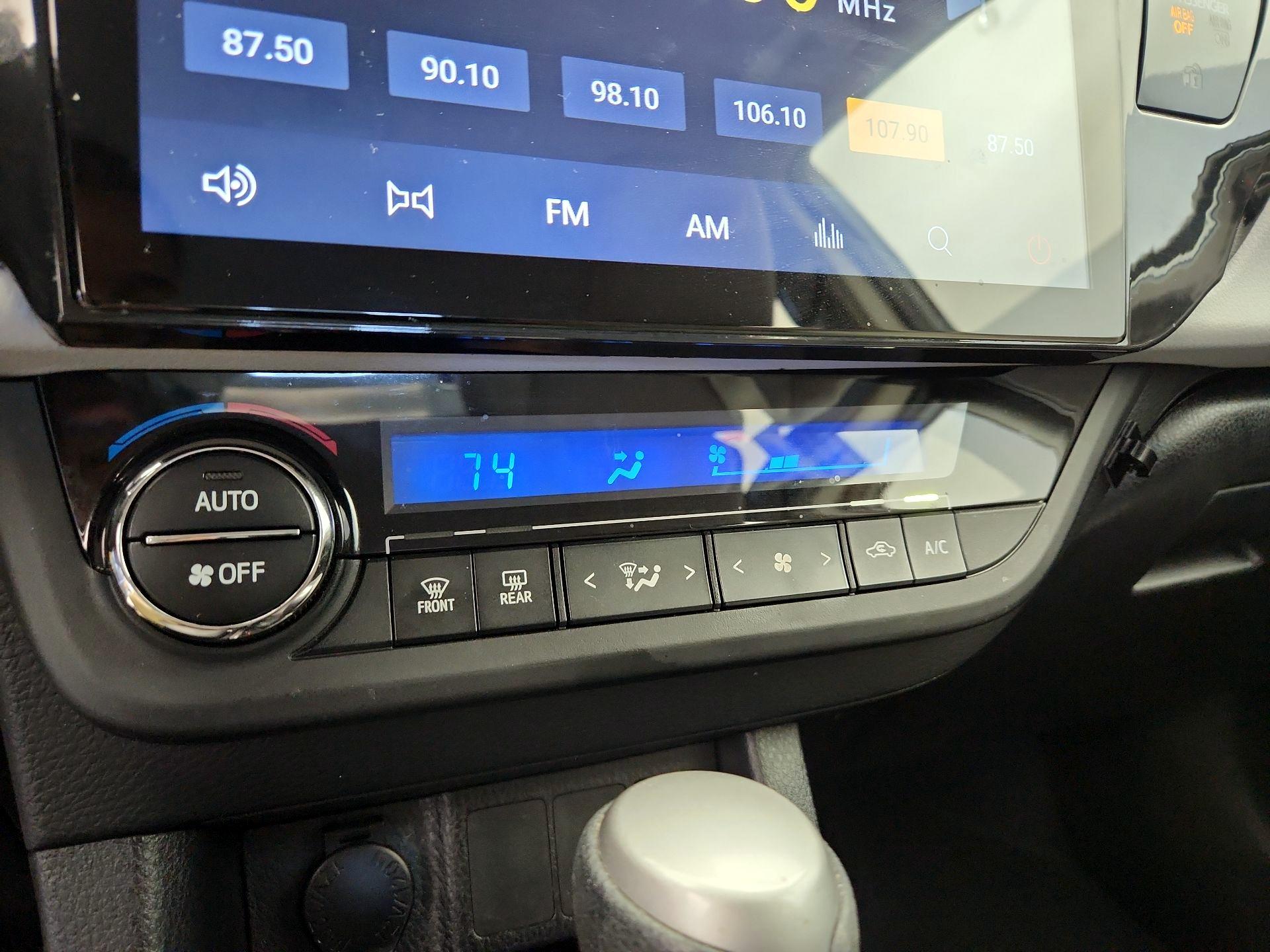 Thumbnail: 2015 Toyota Corolla - 17