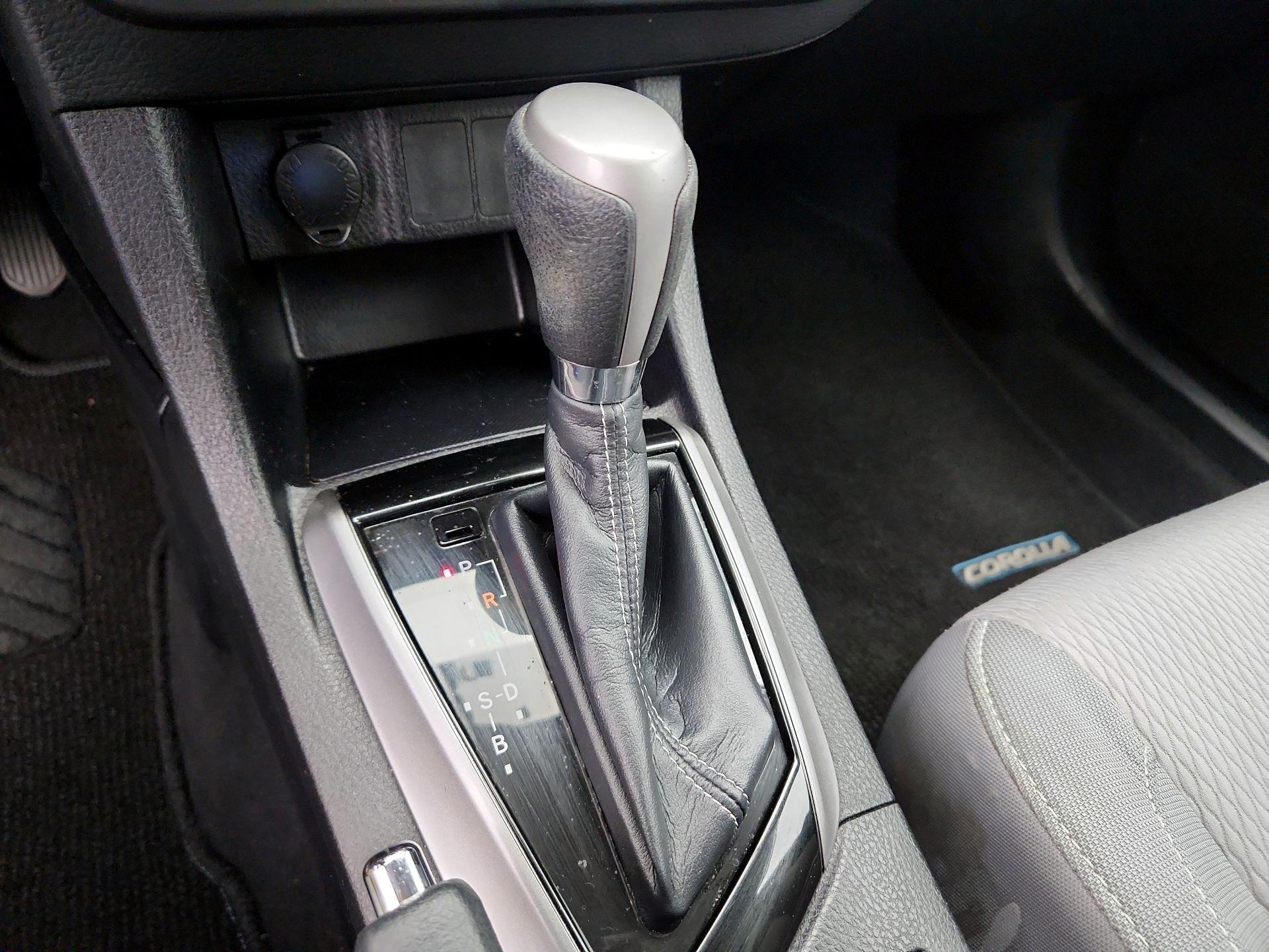 Thumbnail: 2015 Toyota Corolla - 18