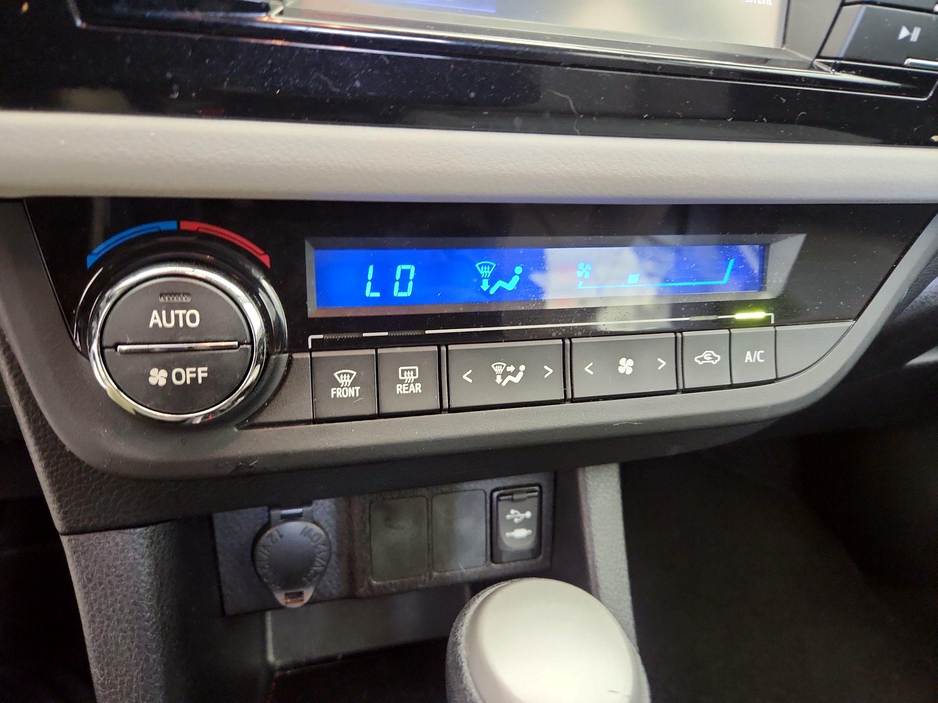 Thumbnail: 2016 Toyota Corolla - 16