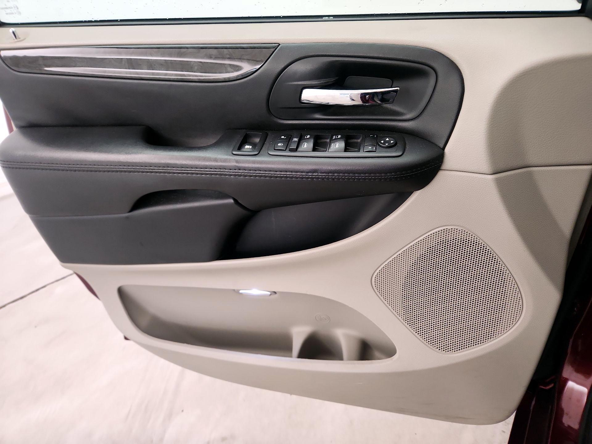 Thumbnail: 2018 Dodge Grand Caravan - 12