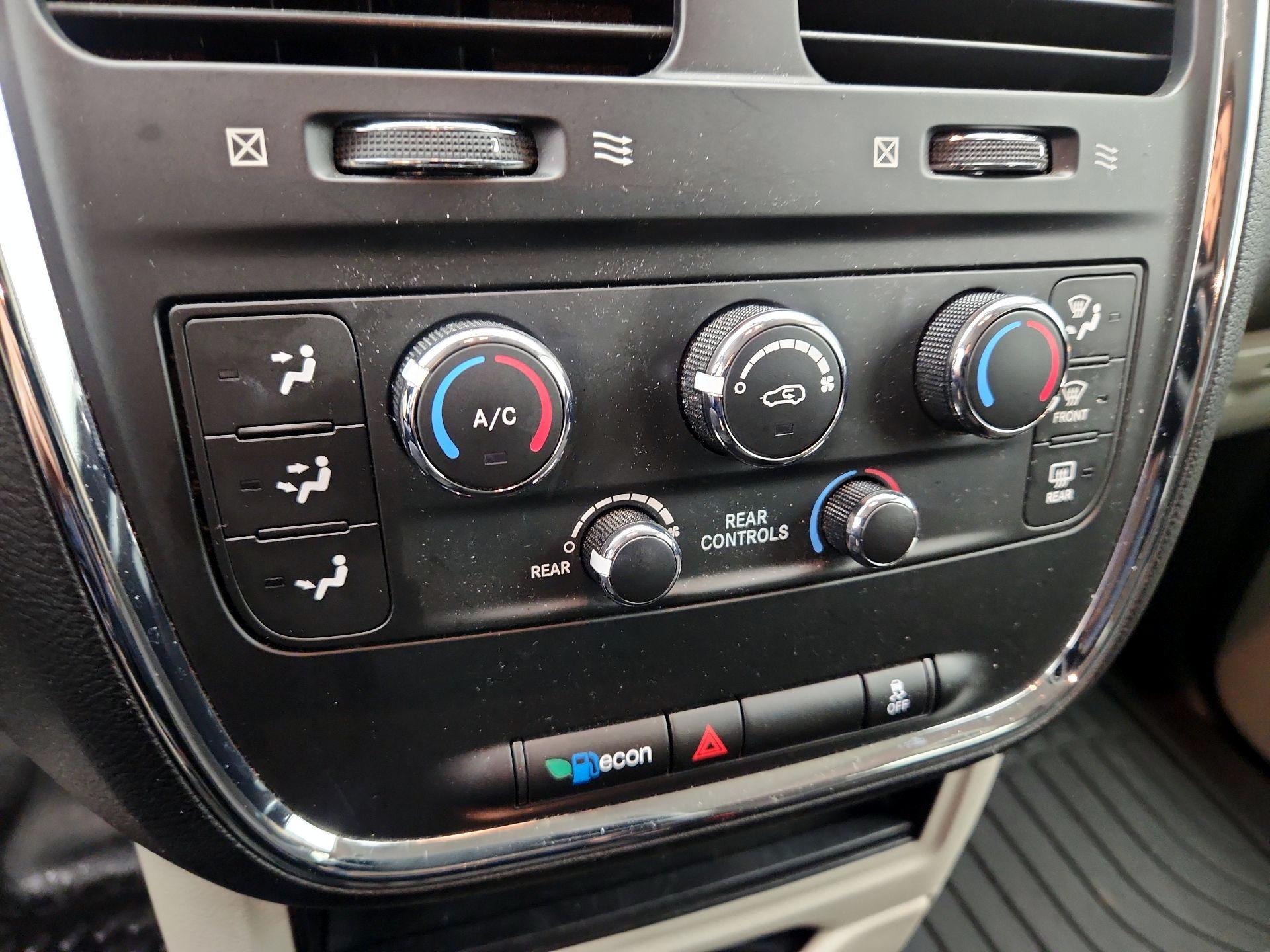 Thumbnail: 2018 Dodge Grand Caravan - 16