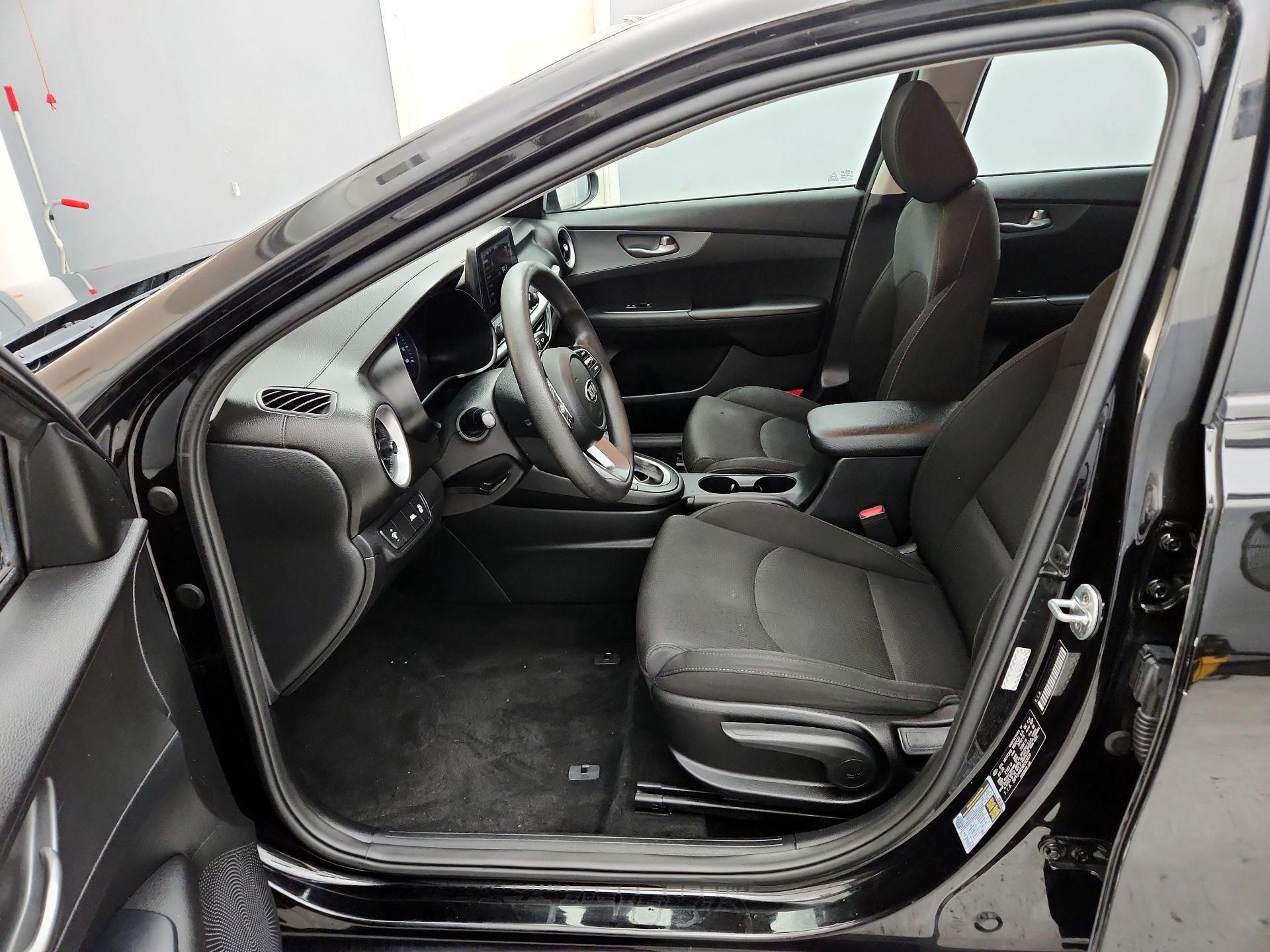 Thumbnail: 2021 Kia Forte - 11