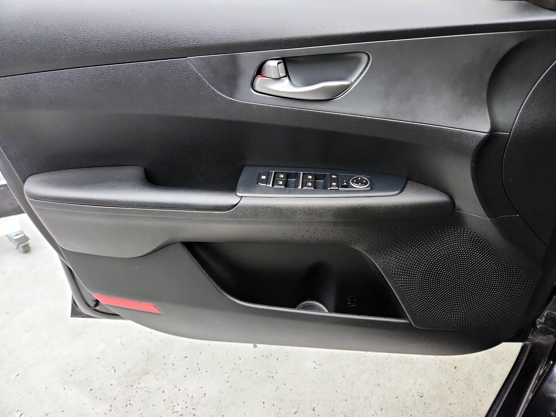 Thumbnail: 2021 Kia Forte - 12