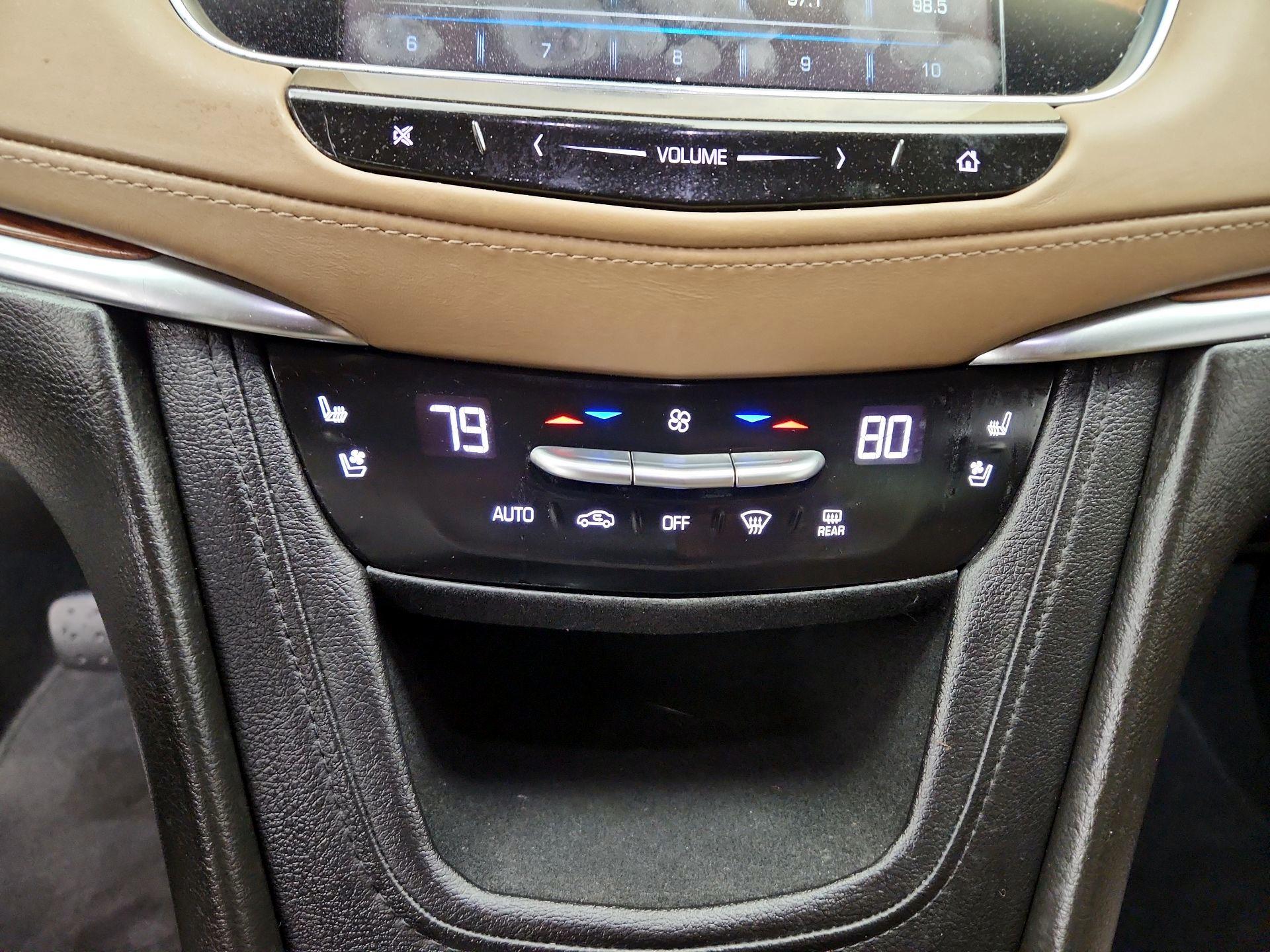 Thumbnail: 2019 Cadillac XT5 - 17