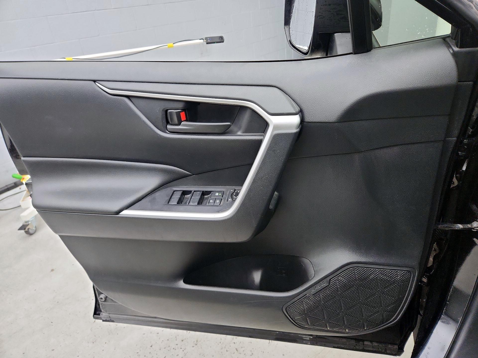 Thumbnail: 2022 Toyota RAV4 - 12