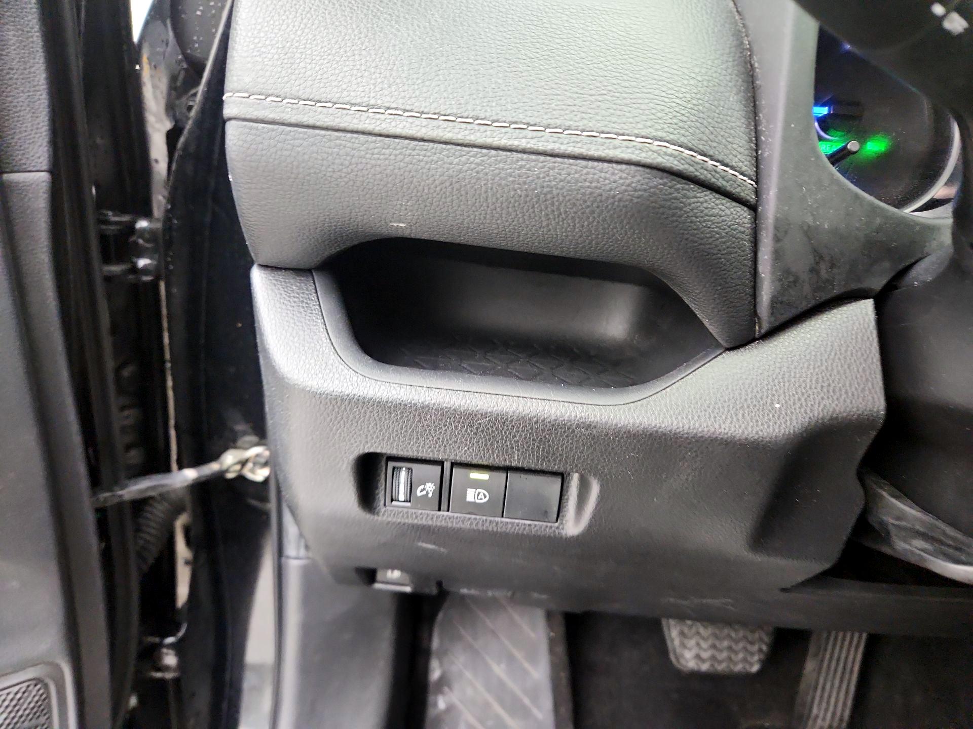 Thumbnail: 2022 Toyota RAV4 - 13