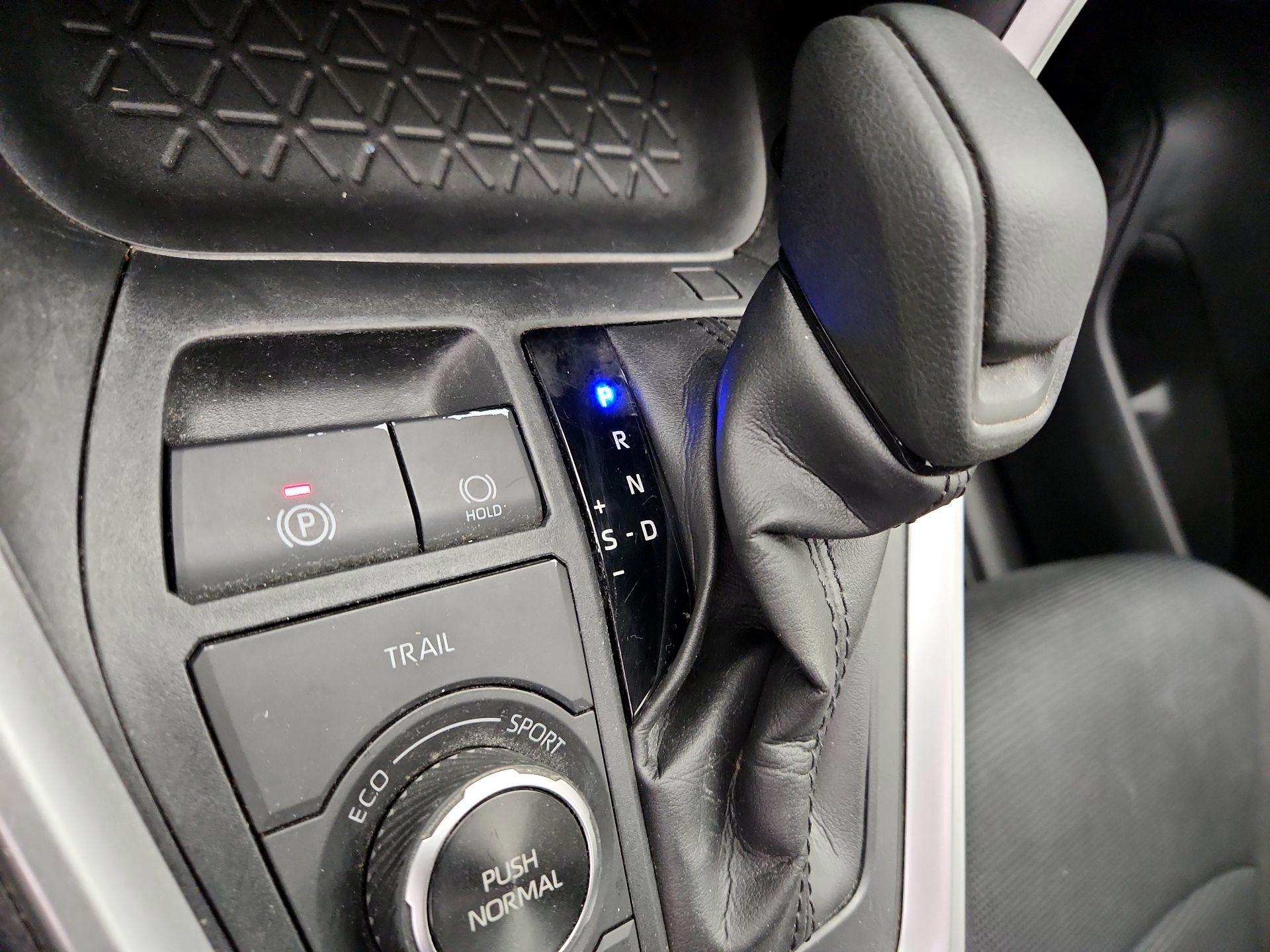 Thumbnail: 2022 Toyota RAV4 - 17