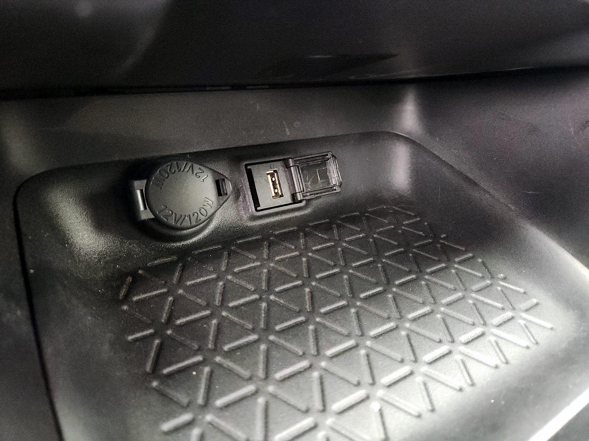 Thumbnail: 2022 Toyota RAV4 - 18