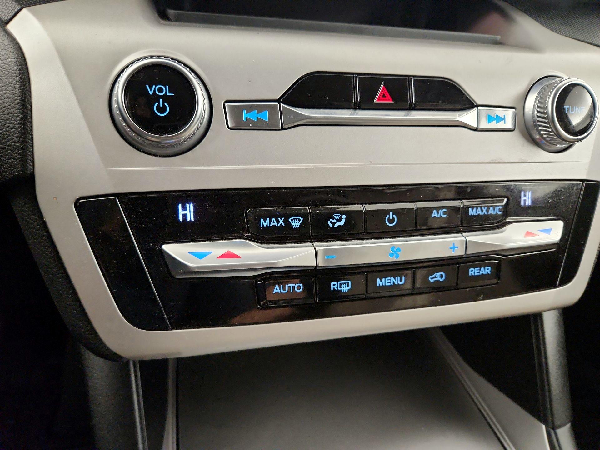 Thumbnail: 2020 Ford Explorer - 16