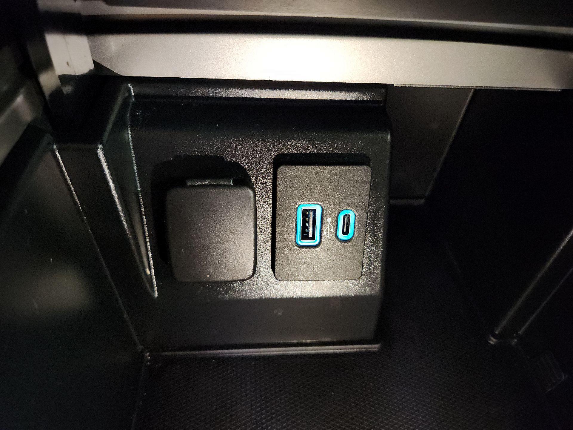 Thumbnail: 2020 Ford Explorer - 18