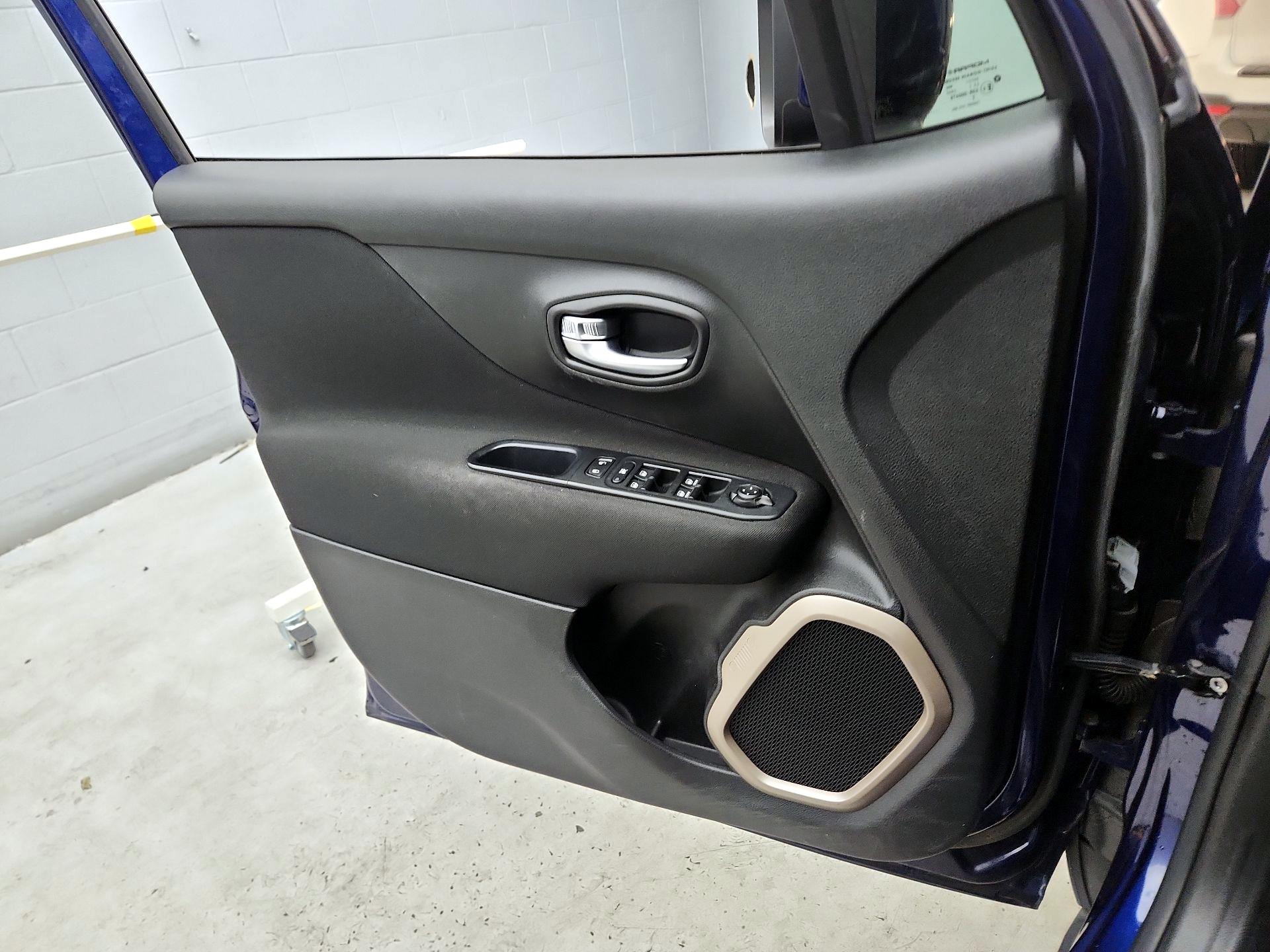 Thumbnail: 2017 Jeep Renegade - 12