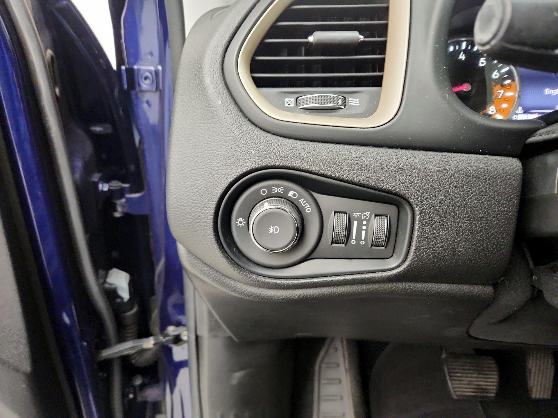 Thumbnail: 2017 Jeep Renegade - 13