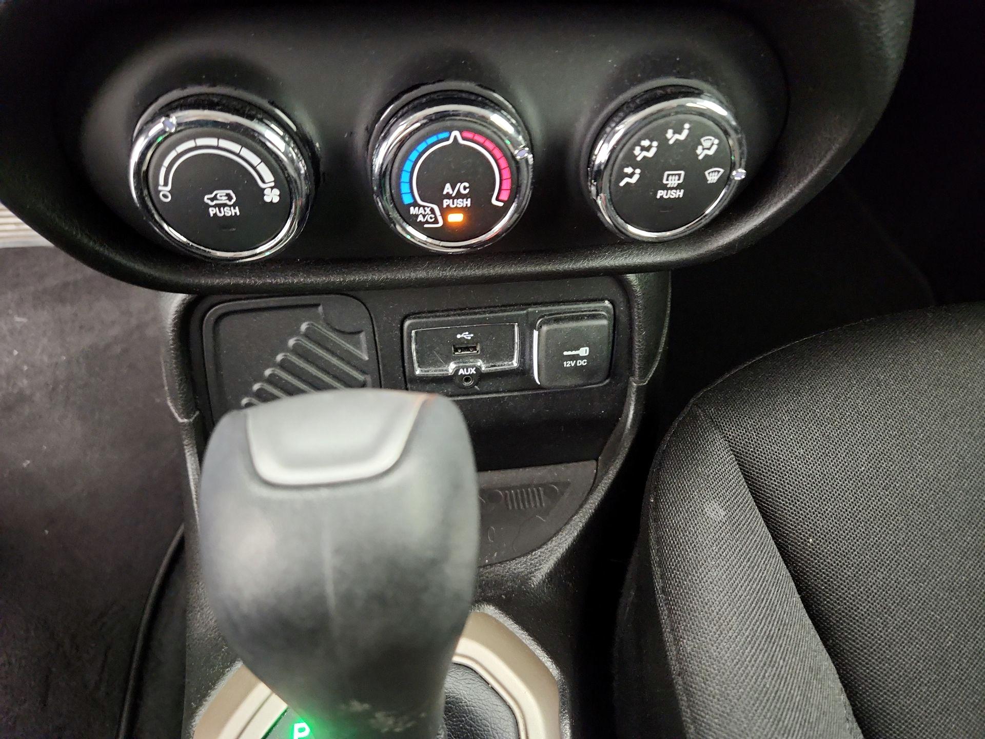 Thumbnail: 2017 Jeep Renegade - 18