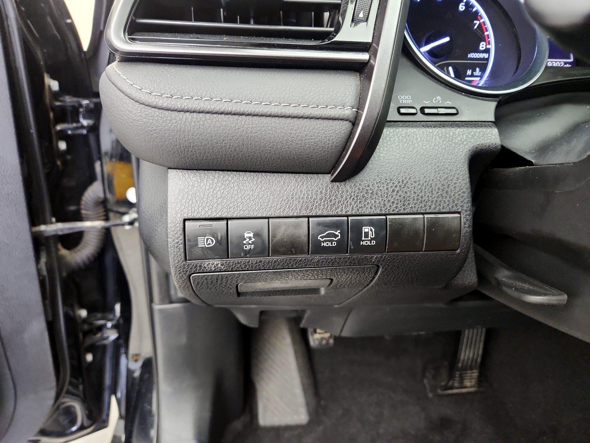 Thumbnail: 2020 Toyota Camry - 13