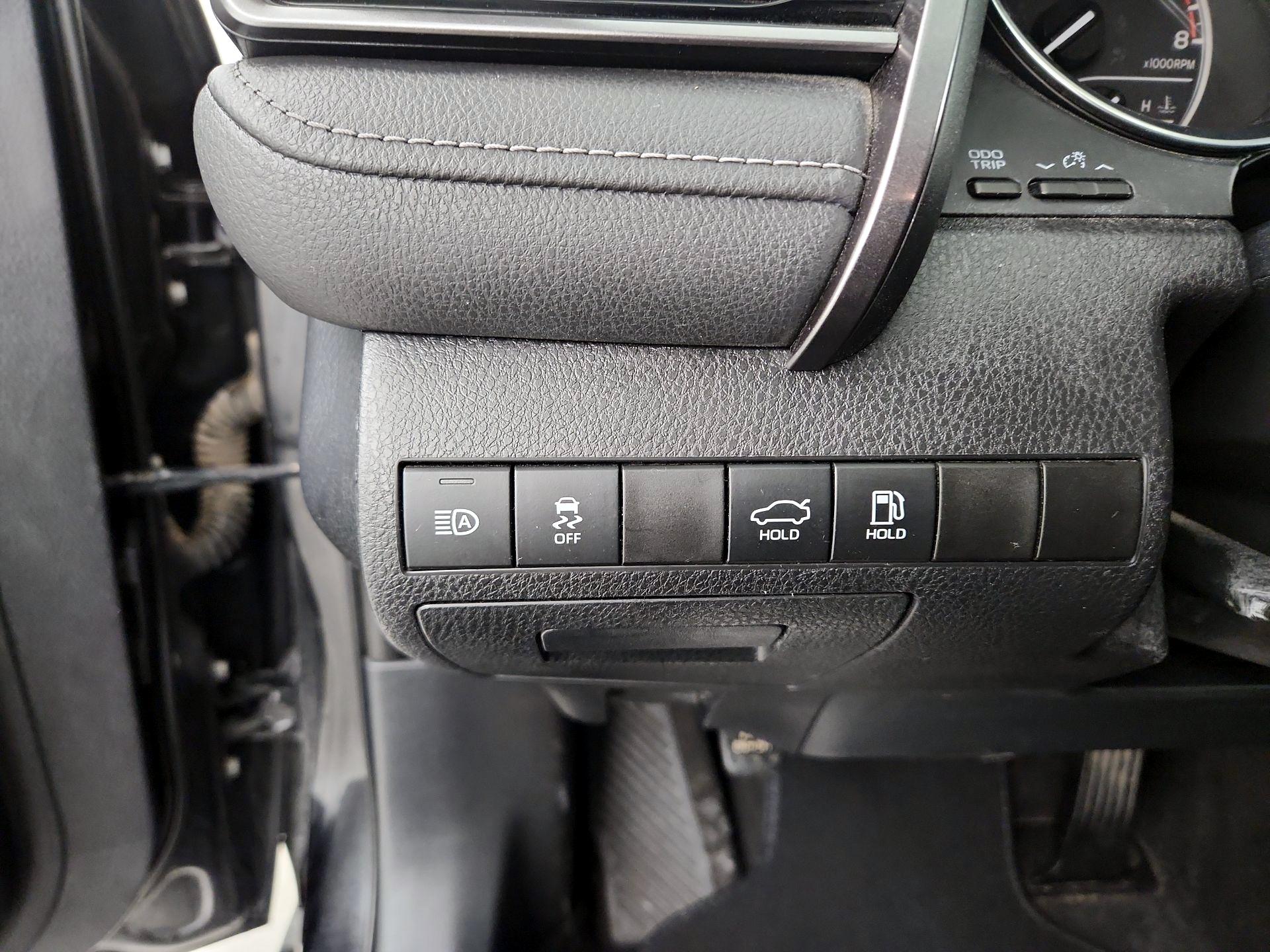 Thumbnail: 2020 Toyota Camry - 13