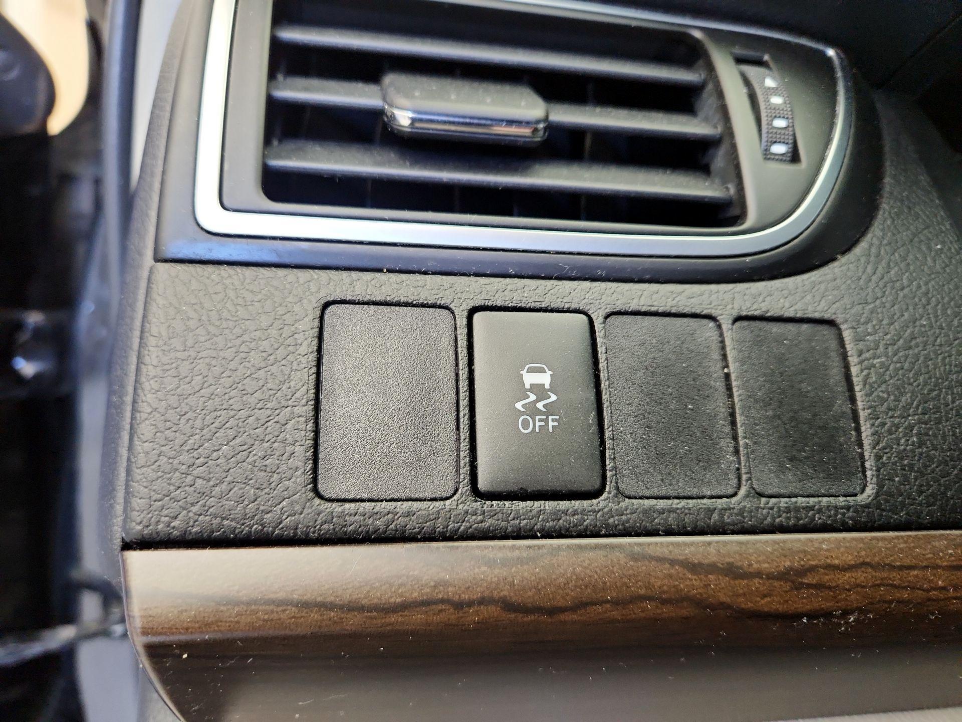 Thumbnail: 2015 Toyota Camry - 13