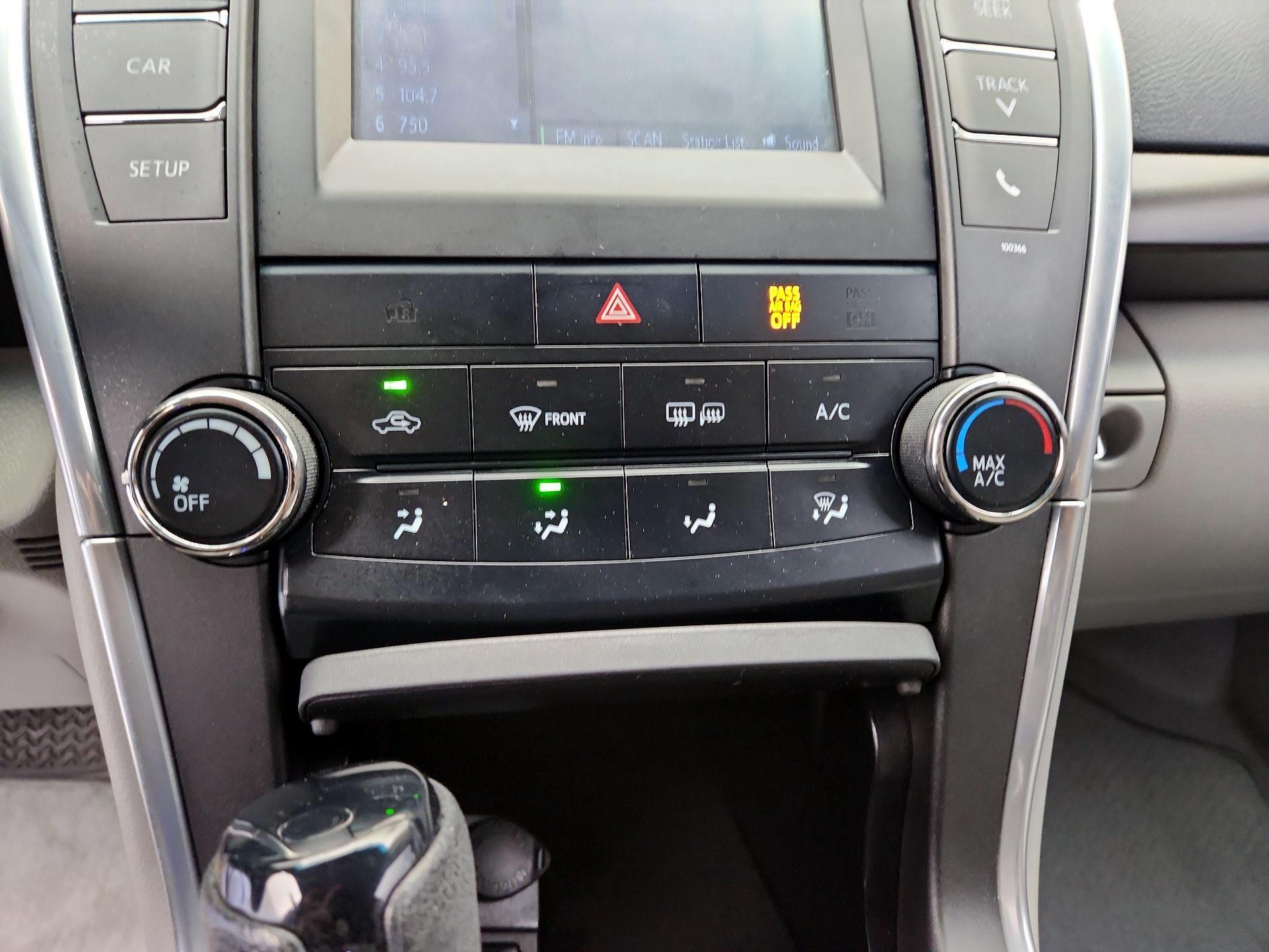 Thumbnail: 2015 Toyota Camry - 16