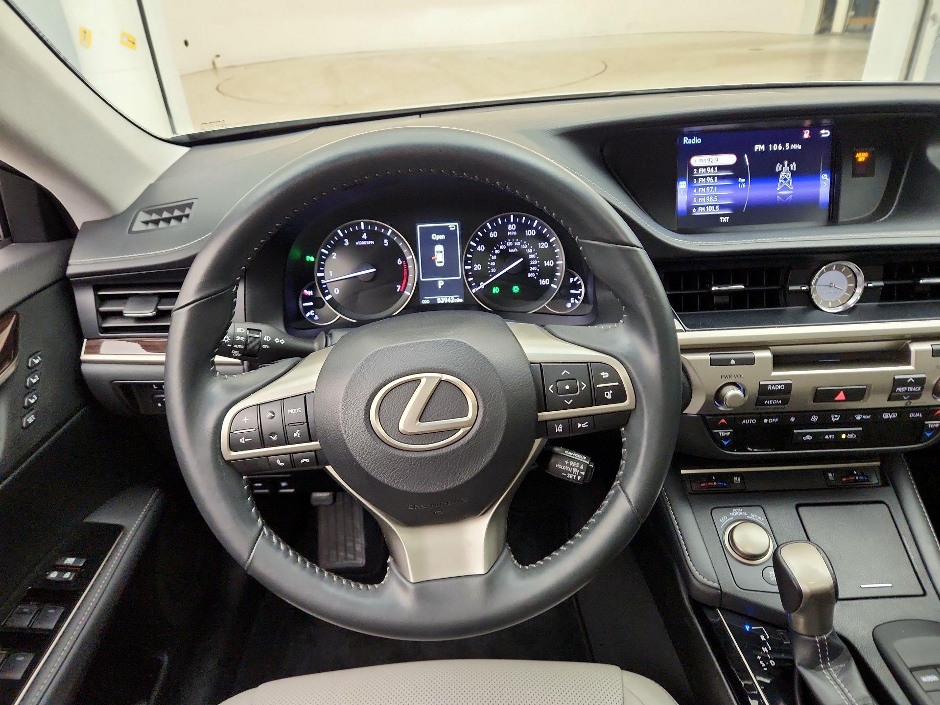 Thumbnail: 2018 Lexus ES - 10