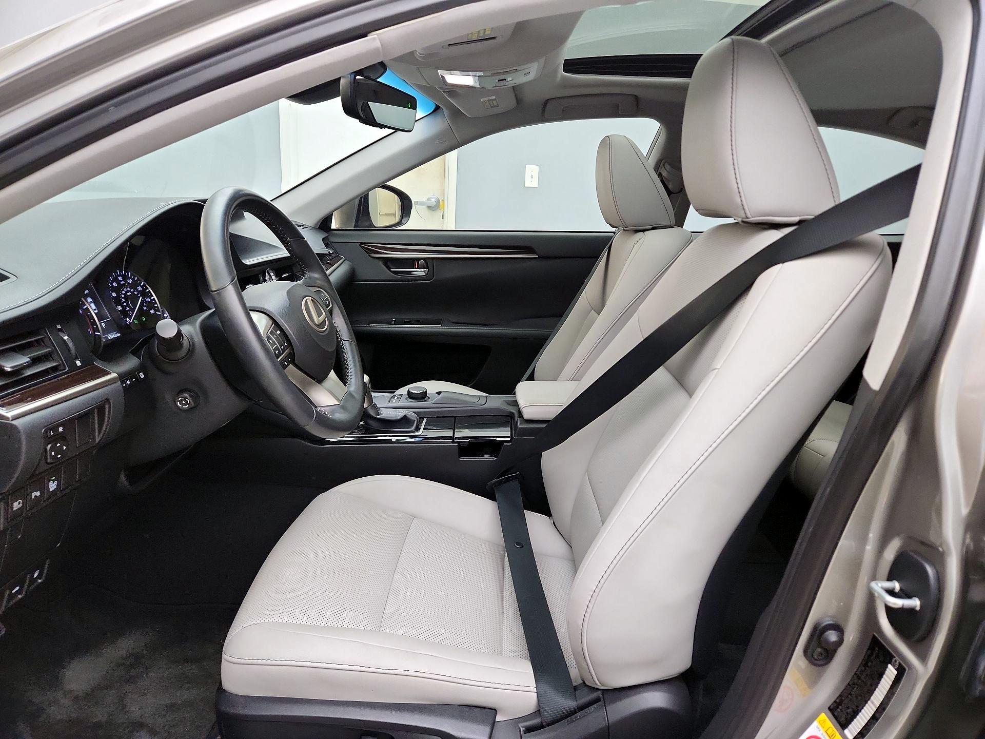 Thumbnail: 2018 Lexus ES - 11