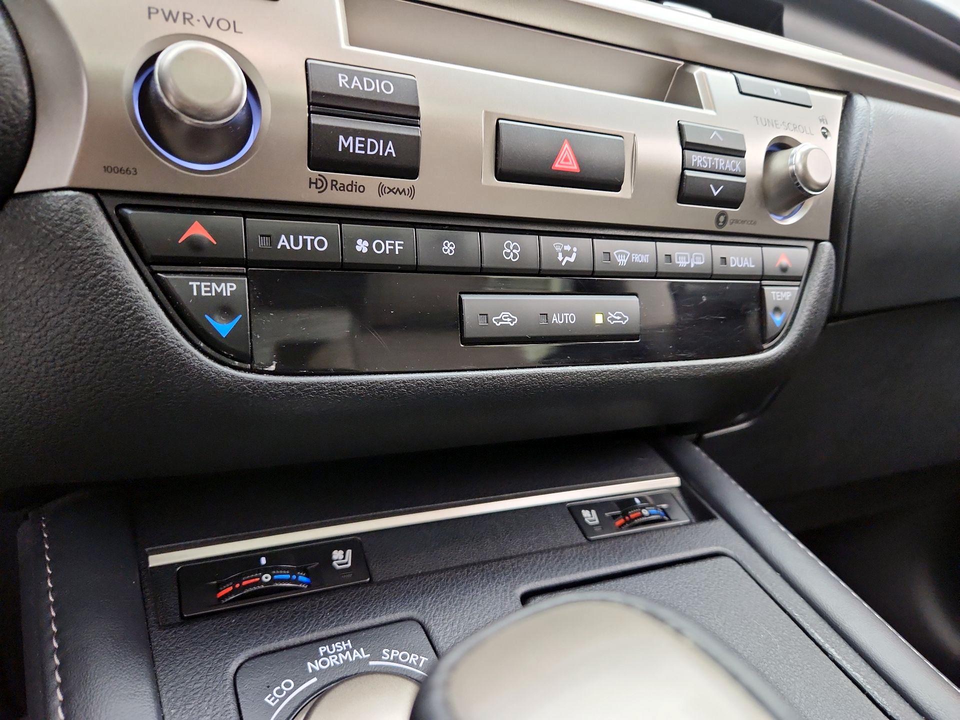 Thumbnail: 2018 Lexus ES - 16