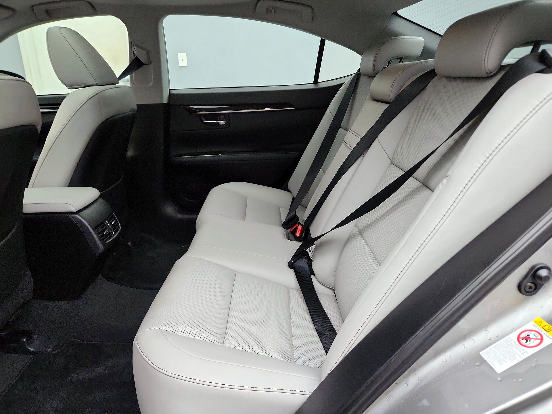 Thumbnail: 2018 Lexus ES - 20