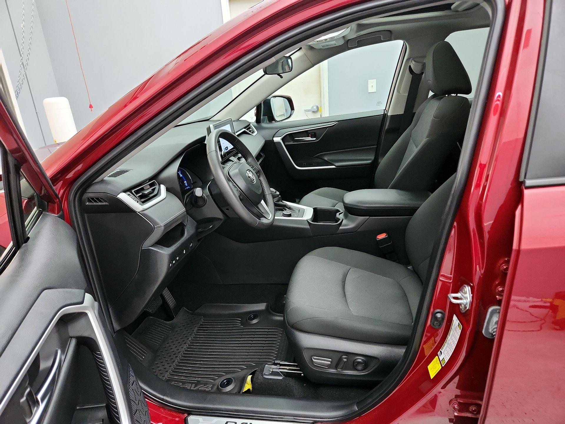 Thumbnail: 2024 Toyota RAV4 - 11