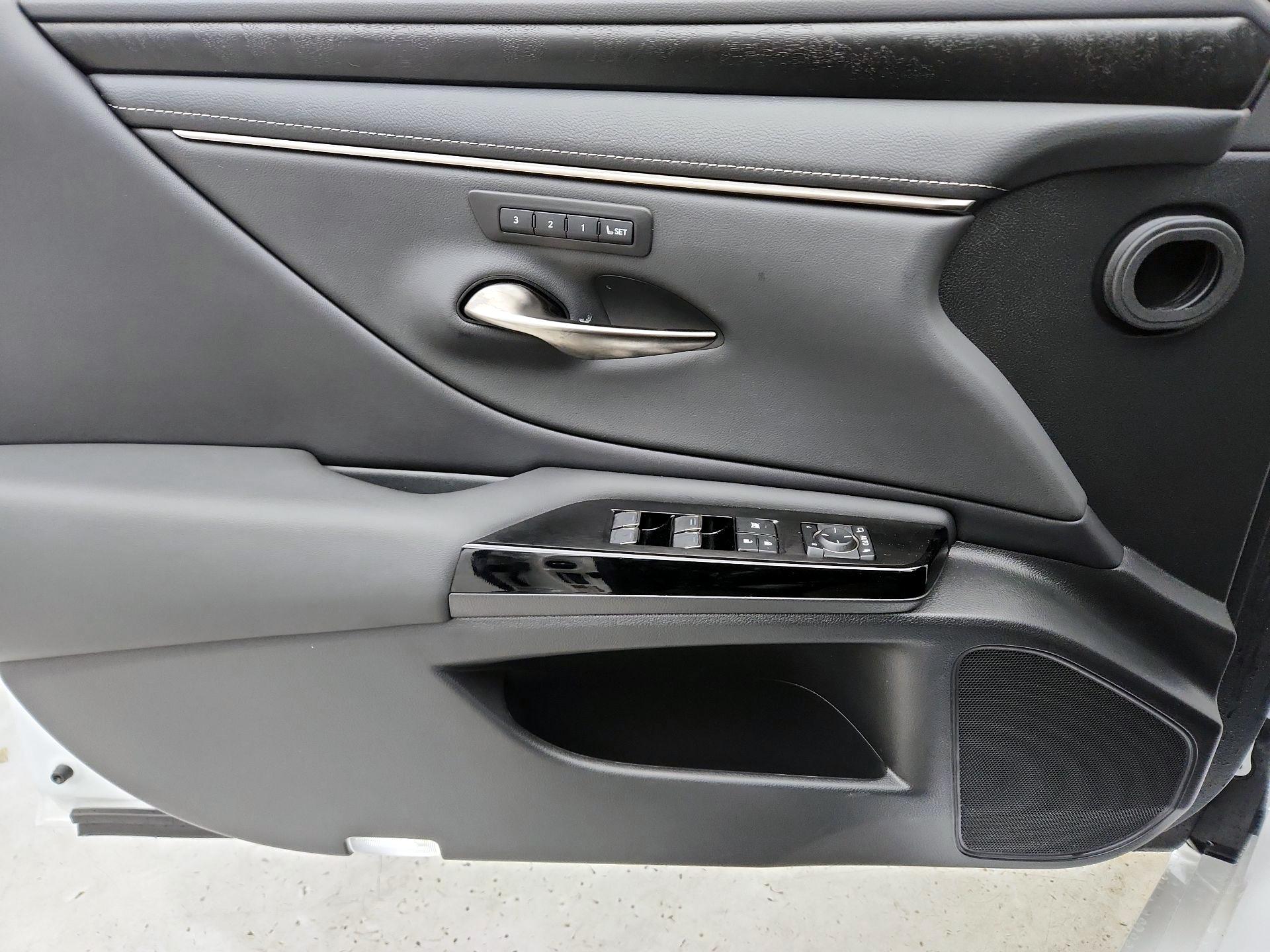 Thumbnail: 2023 Lexus ES - 12