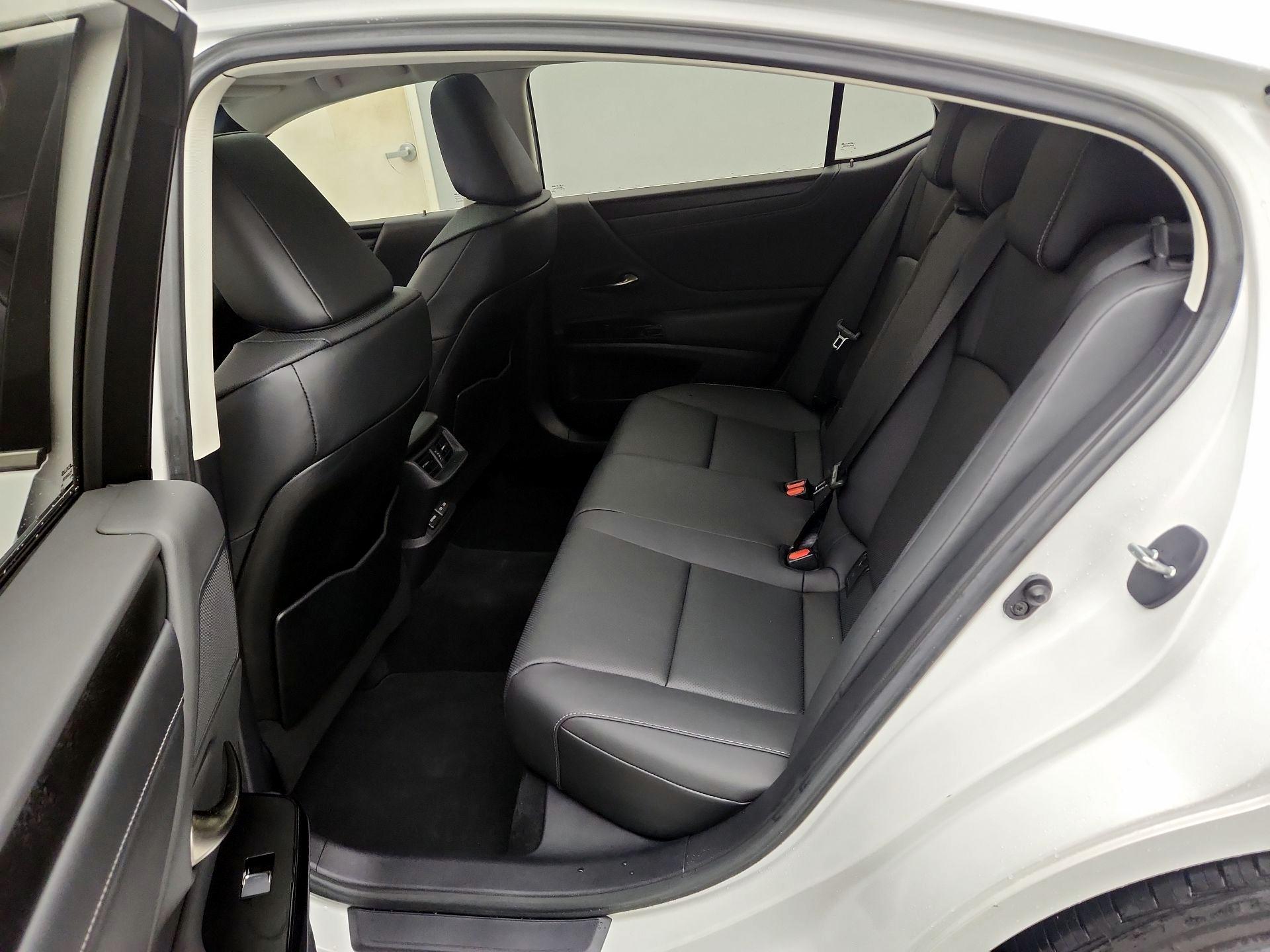 Thumbnail: 2023 Lexus ES - 20