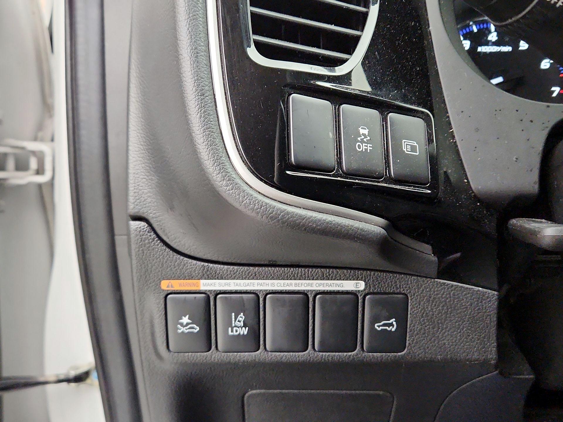 Thumbnail: 2020 Mitsubishi Outlander - 13