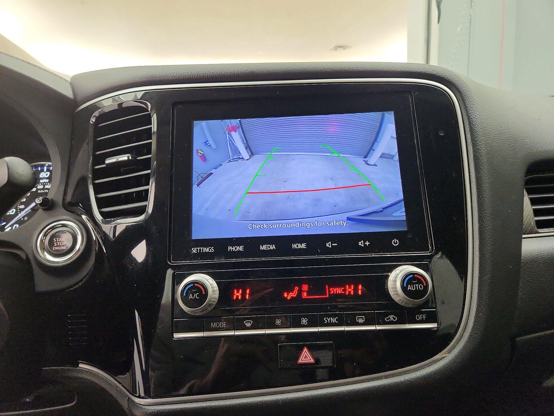 Thumbnail: 2020 Mitsubishi Outlander - 14