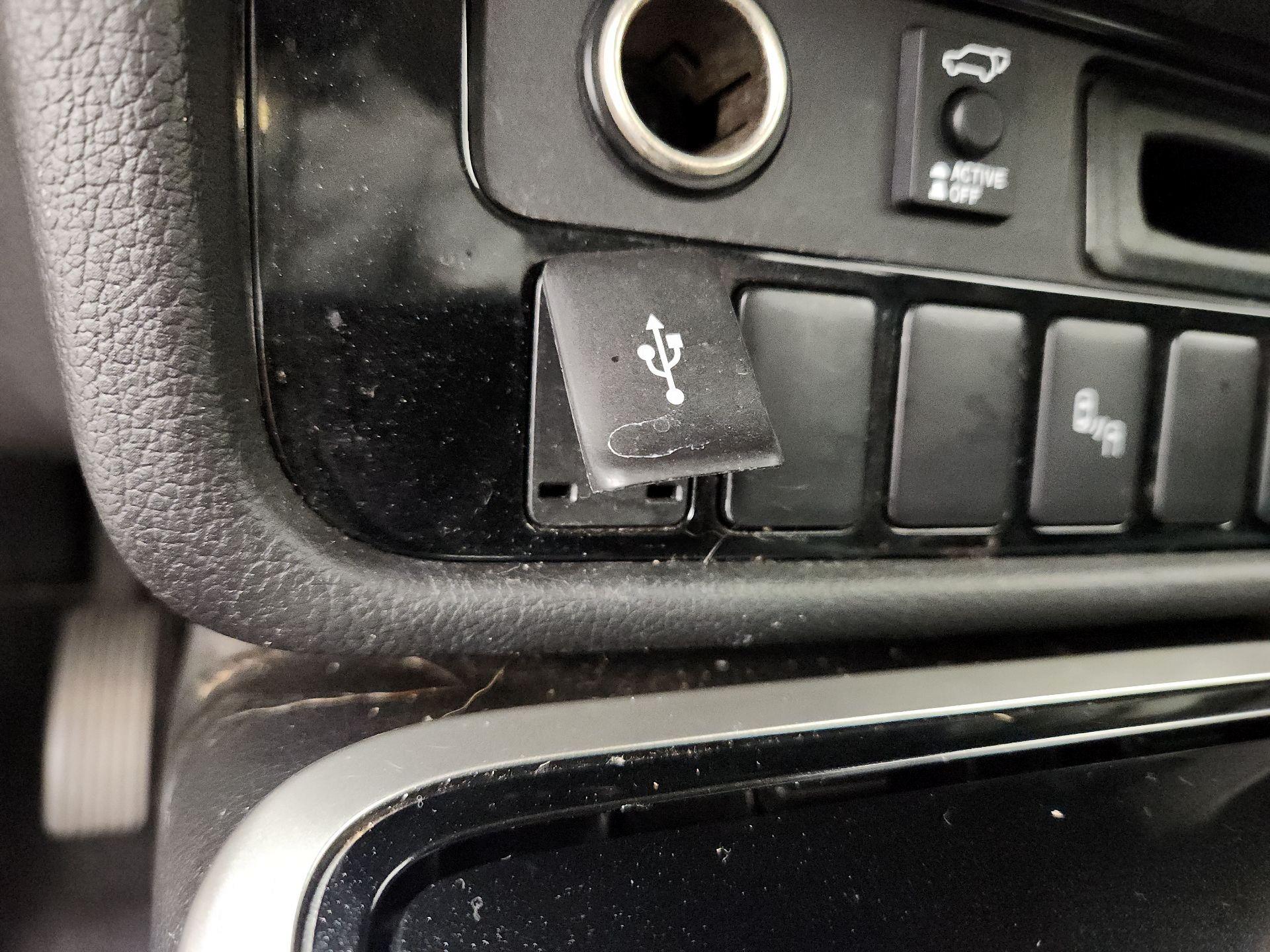 Thumbnail: 2020 Mitsubishi Outlander - 18