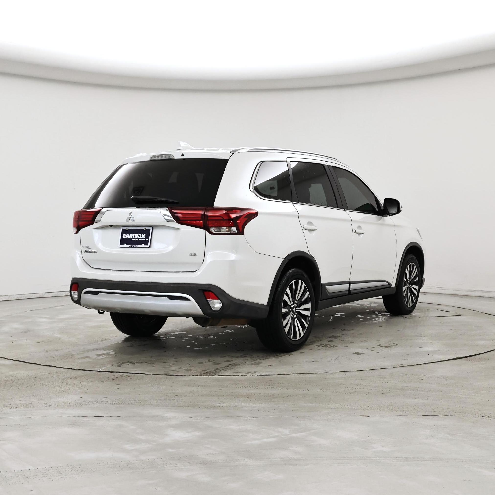 Thumbnail: 2020 Mitsubishi Outlander - 8