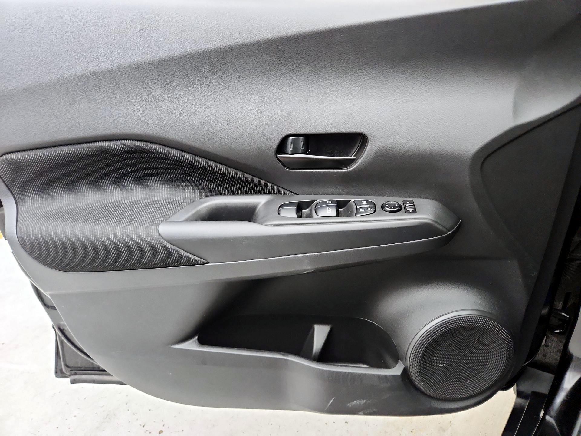 Thumbnail: 2021 Nissan Kicks - 12