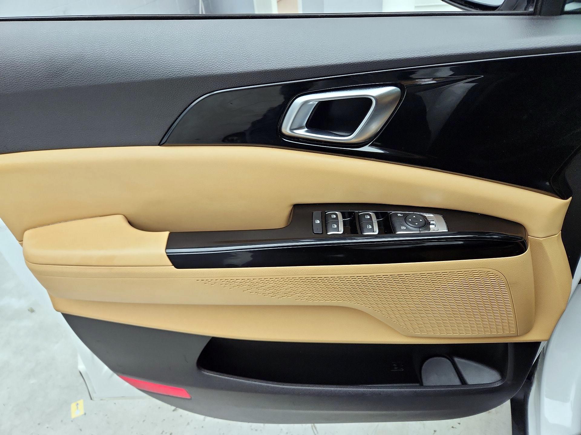 Thumbnail: 2022 Kia Carnival - 12