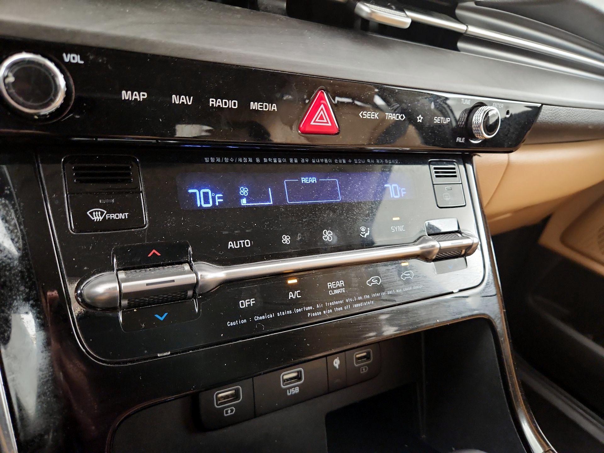 Thumbnail: 2022 Kia Carnival - 17