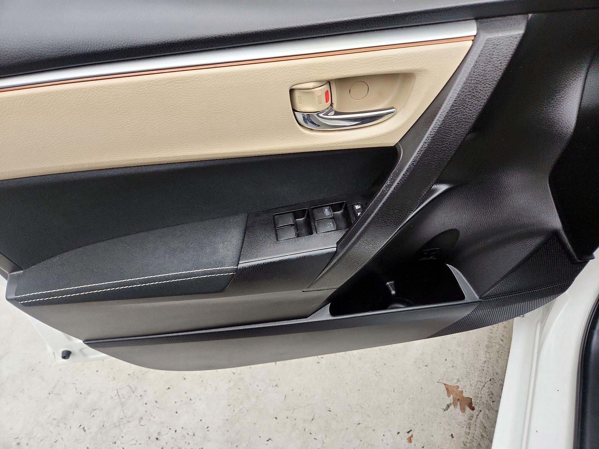 Thumbnail: 2014 Toyota Corolla - 12