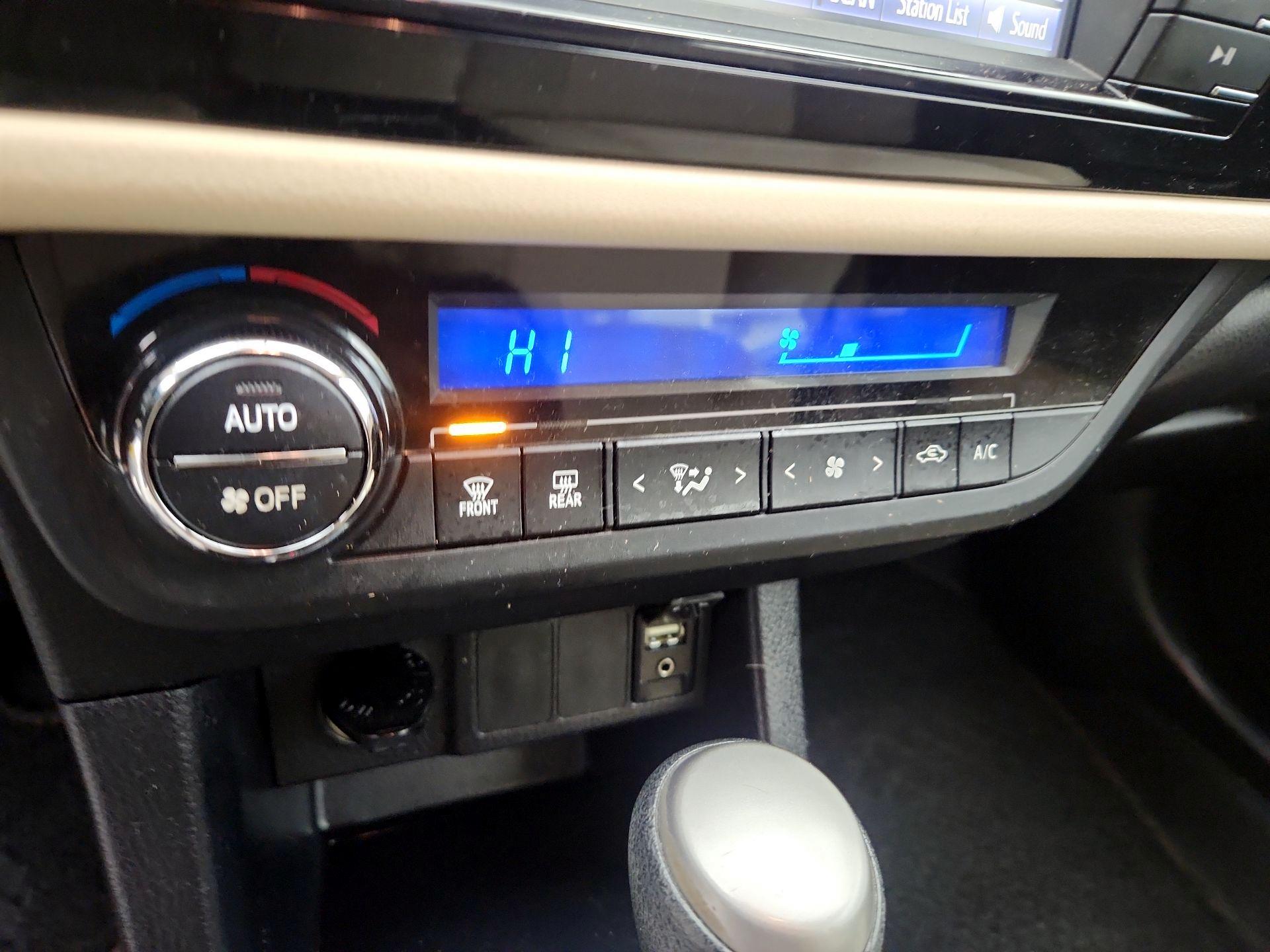 Thumbnail: 2014 Toyota Corolla - 15